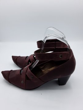 Acheter escarpins prune Féminin Pluriel de seconde main - 10,00 € escarpins prune Féminin Pluriel de seconde main Geox reconditionné disponible sur Claquettes Market