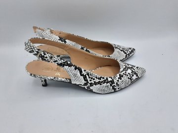 Acheter Escarpins sling back GEMO python noirs et blancs de seconde main - 15,00 € Escarpins sling back GEMO python noirs et blancs de seconde main reconditionné disponible sur Claquettes Market