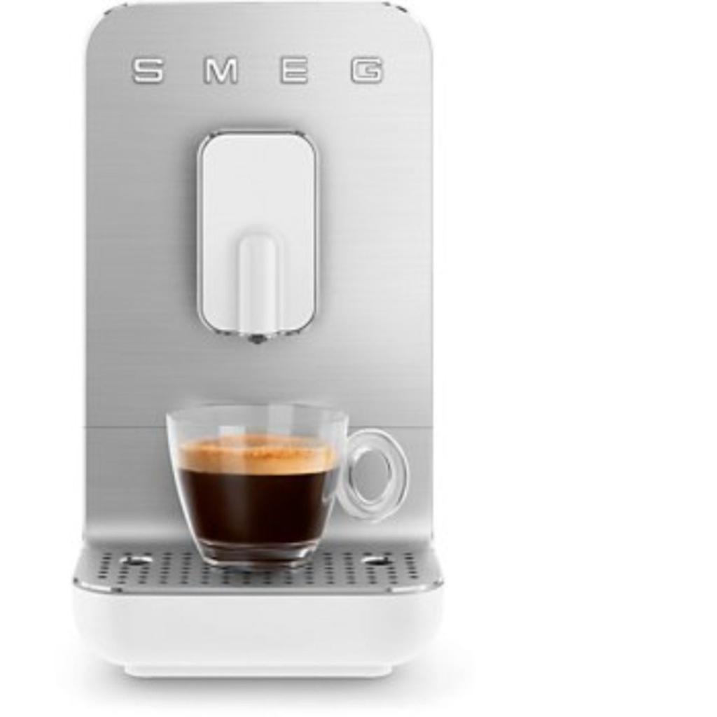 Voir photo 2 de Expresso avec broyeur Smeg BCC01WHMEU 1,4000L - Blanc | Dero Expresso avec broyeur Smeg BCC01WHMEU 1,4000L - Blanc Reconditionné Smeg reconditionné photo 2 | Dero