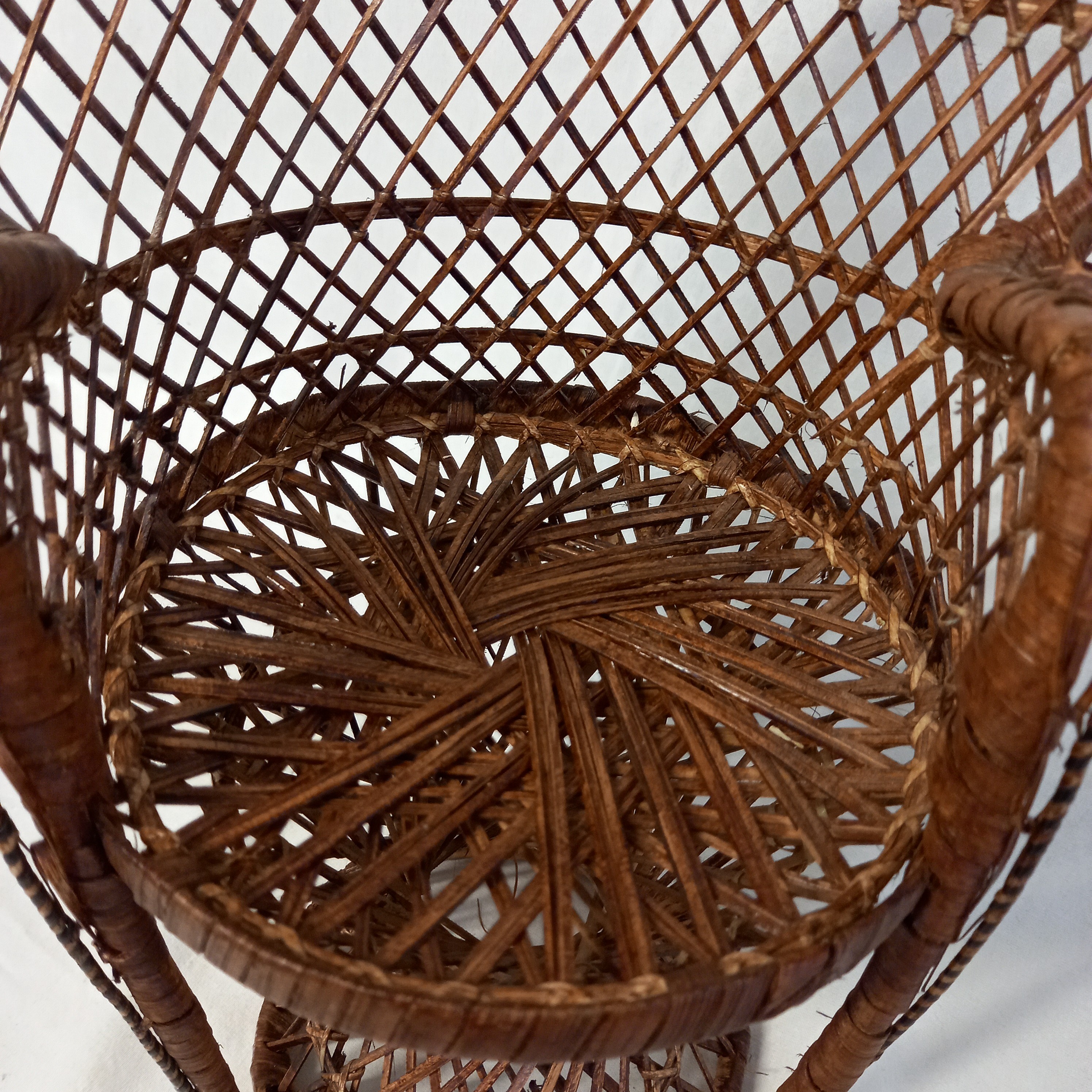 Voir photo 4 de Fauteuil/chaise en osier de poupée - style "Emmanuelle" ou fauteuil Paon Fauteuil/chaise en osier de poupée - style "Emmanuelle" ou fauteuil Paon reconditionné photo 4