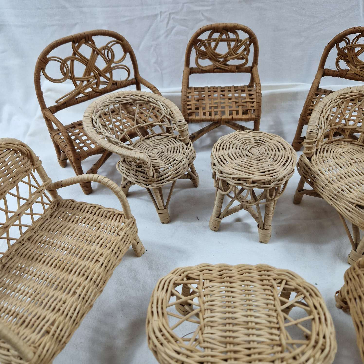 Voir photo 2 de Fauteuil en osier pour maisons de poupées Fauteuil en osier pour maisons de poupées reconditionné photo 2