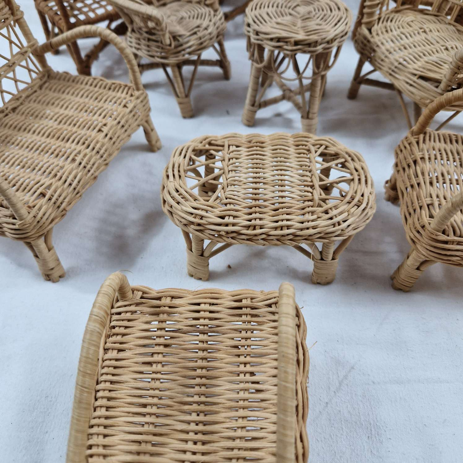 Voir photo 5 de Fauteuil en osier pour maisons de poupées Fauteuil en osier pour maisons de poupées reconditionné photo 5