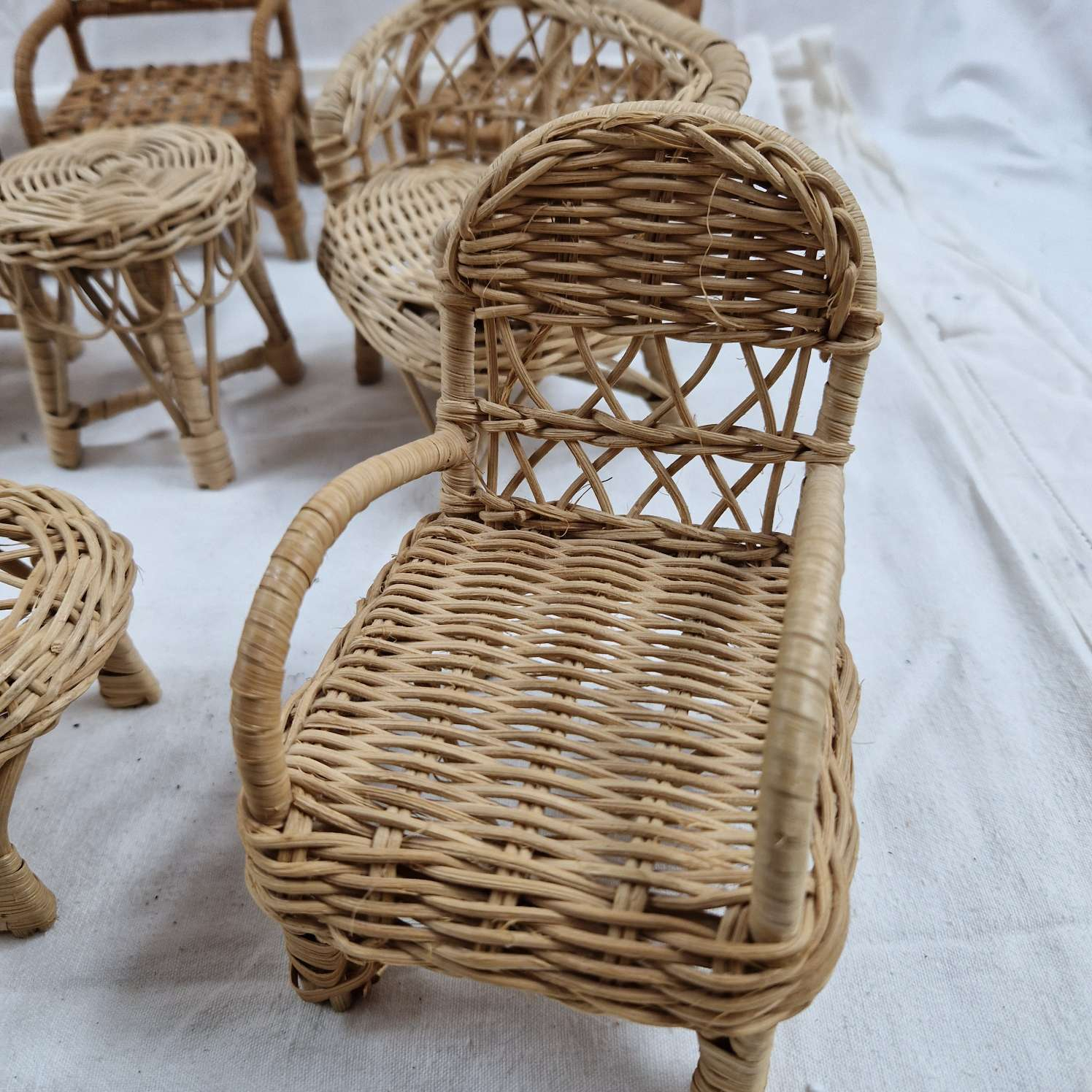 Voir photo 6 de Fauteuil en osier pour maisons de poupées Fauteuil en osier pour maisons de poupées reconditionné photo 6