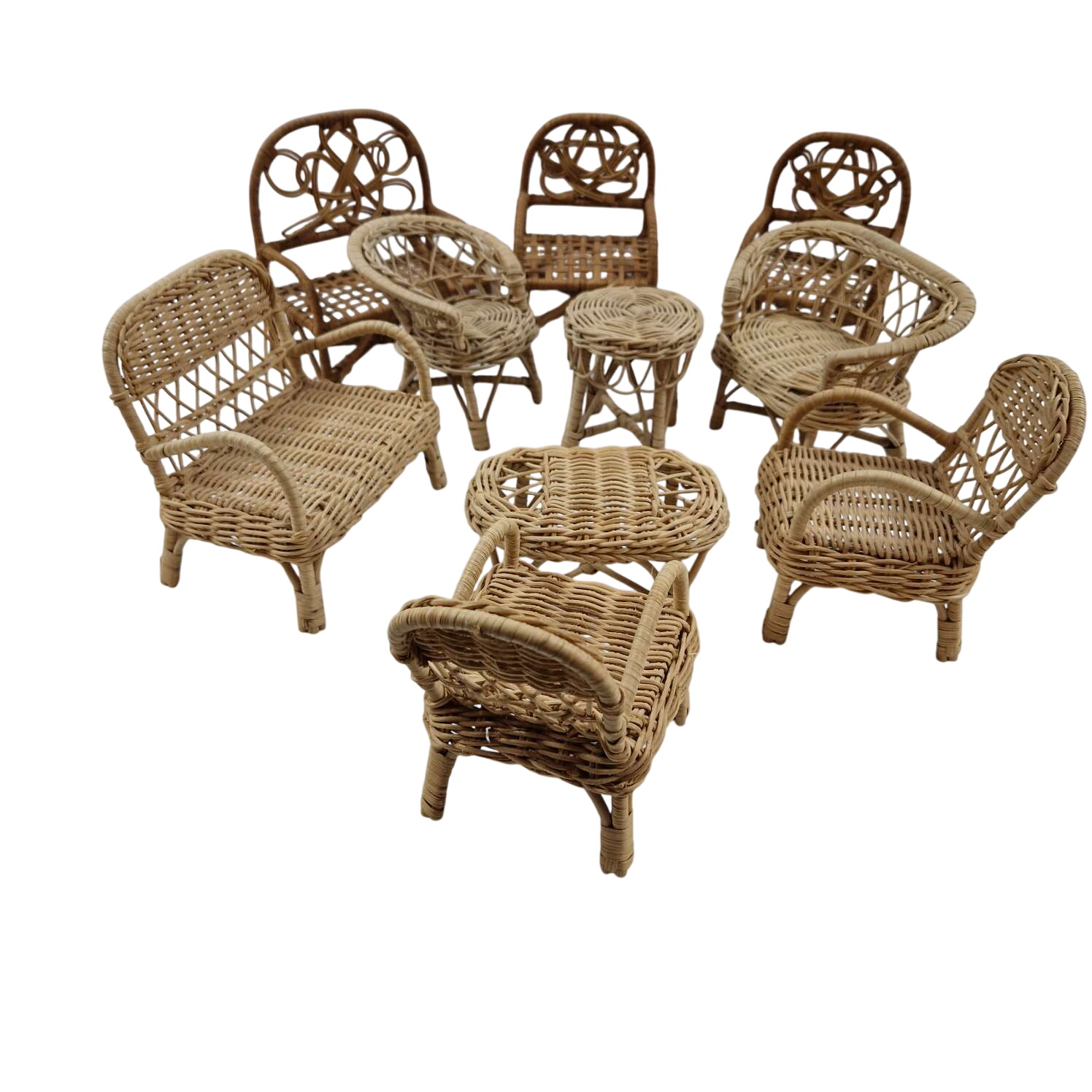 Fauteuil en osier pour maisons de poupées - 48,30 € Fauteuil en osier pour maisons de poupées reconditionné disponible sur Label Emmaüs
