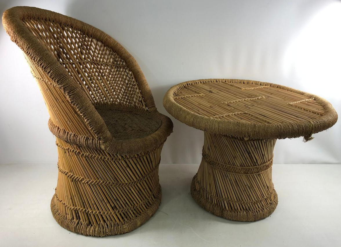 Fauteuil et table basse vintage en bambou État correct - 88,00 € Fauteuil et table basse vintage en bambou État correct reconditionné disponible sur Label Emmaüs