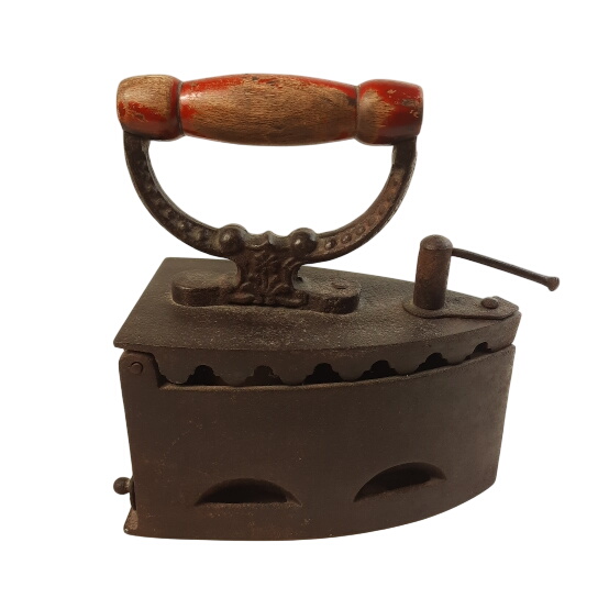 Fer à repasser à l'ancienne objet de collection Bon état - 70,00 € Fer à repasser à l'ancienne objet de collection Bon état reconditionné disponible sur Label Emmaüs