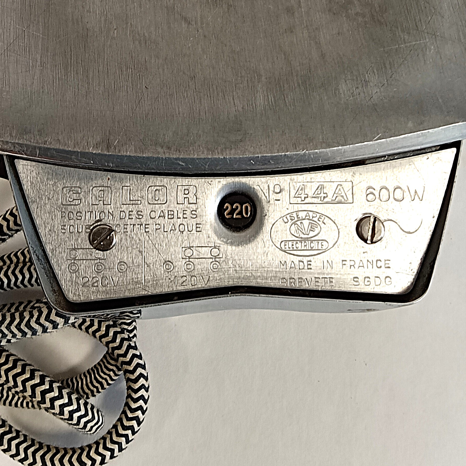 Voir photo 4 de Fer à repasser Calor 44A bi-volt 120/220 V avec boîte Fer à repasser Calor 44A bi-volt 120/220 V avec boîte Bon état reconditionné photo 4