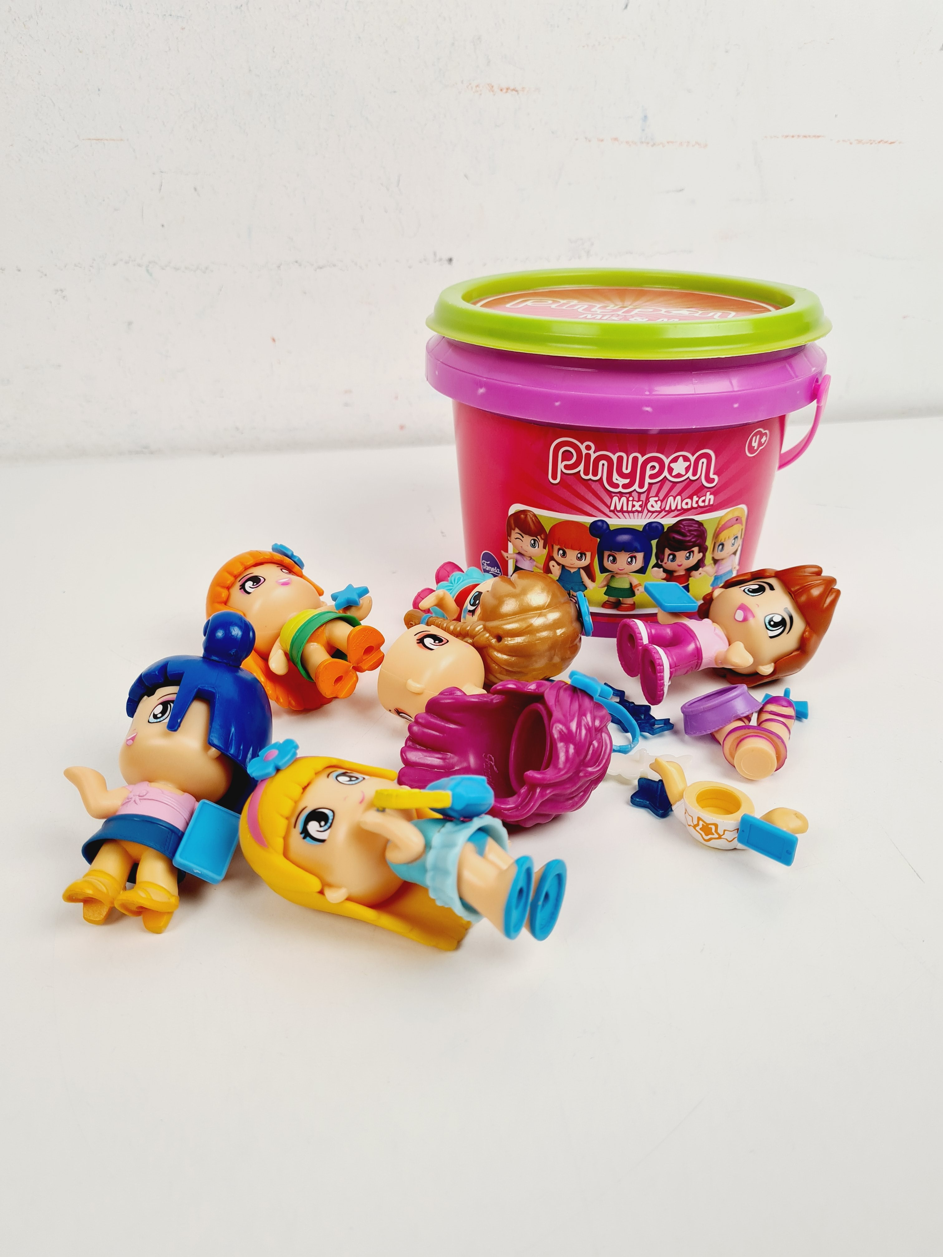 Voir photo 2 de Figurine - Cube Mix and Match de 5 Figurines - Pinypon - 4 ans + Figurine - Cube Mix and Match de 5 Figurines - Pinypon - 4 ans + Bon état reconditionné photo 2