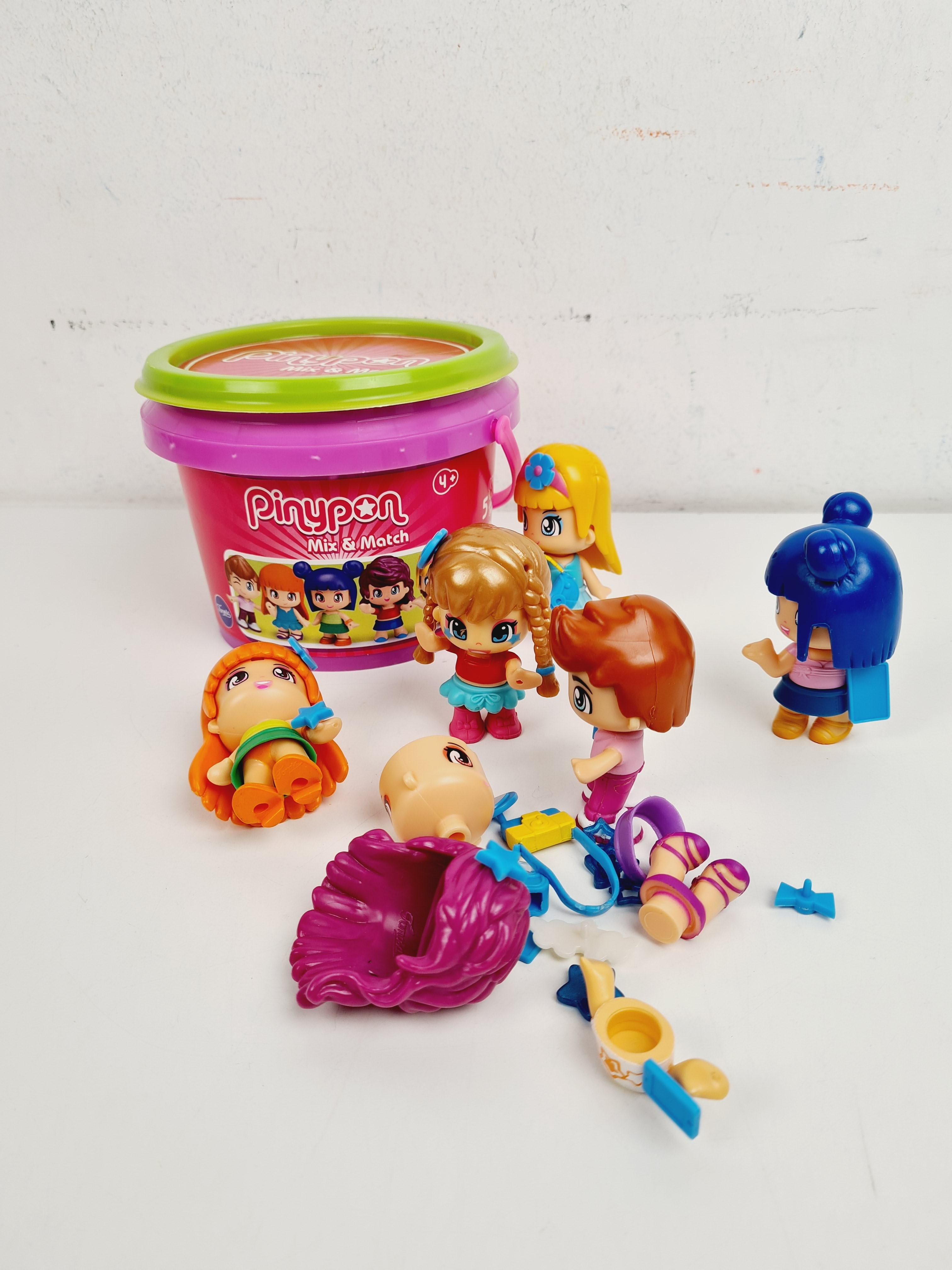 Voir photo 3 de Figurine - Cube Mix and Match de 5 Figurines - Pinypon - 4 ans + Figurine - Cube Mix and Match de 5 Figurines - Pinypon - 4 ans + Bon état reconditionné photo 3