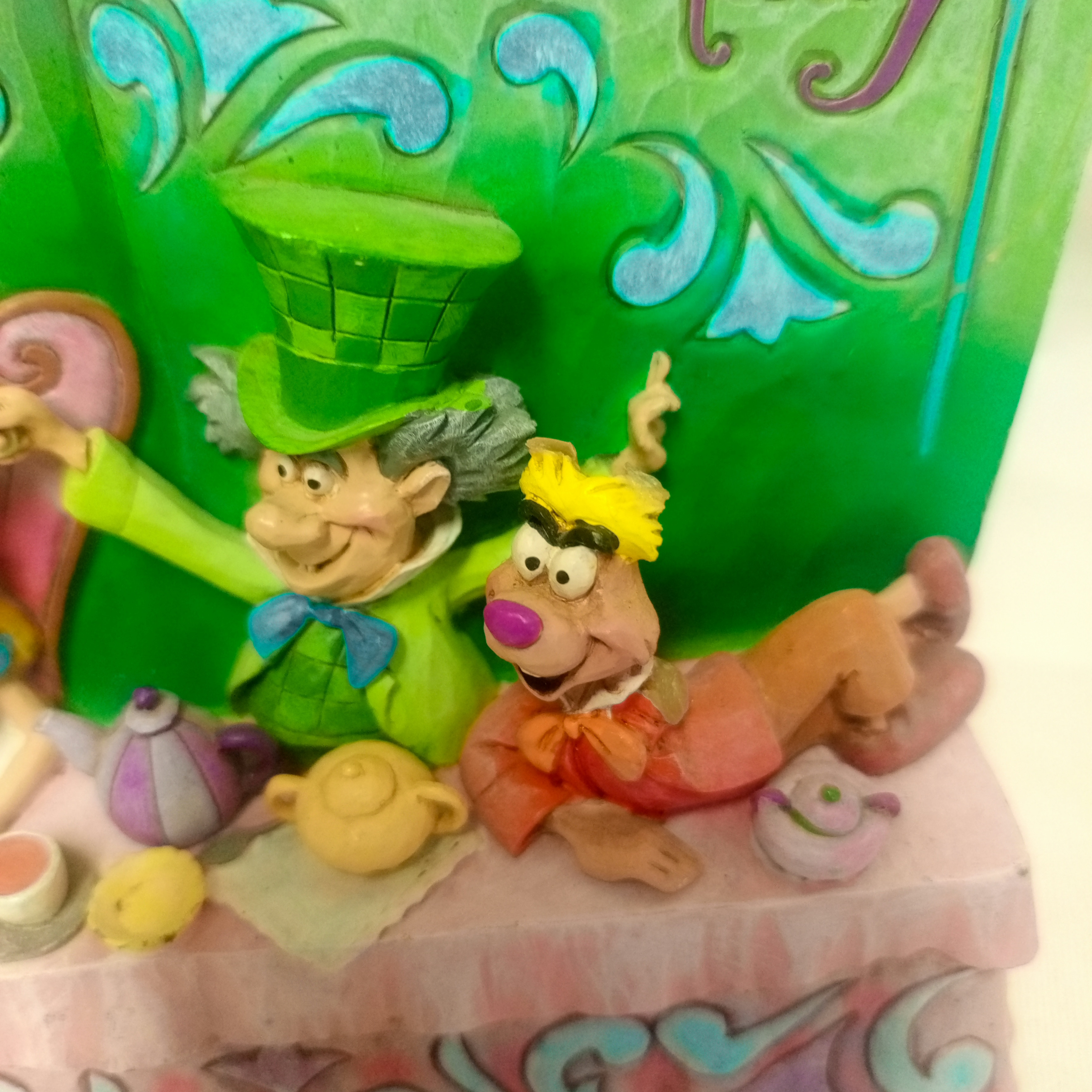 Voir photo 5 de Figurine Jim Shore Disney Traditions : Alice au pays des merveilles Figurine Jim Shore Disney Traditions : Alice au pays des merveilles État correct reconditionné photo 5