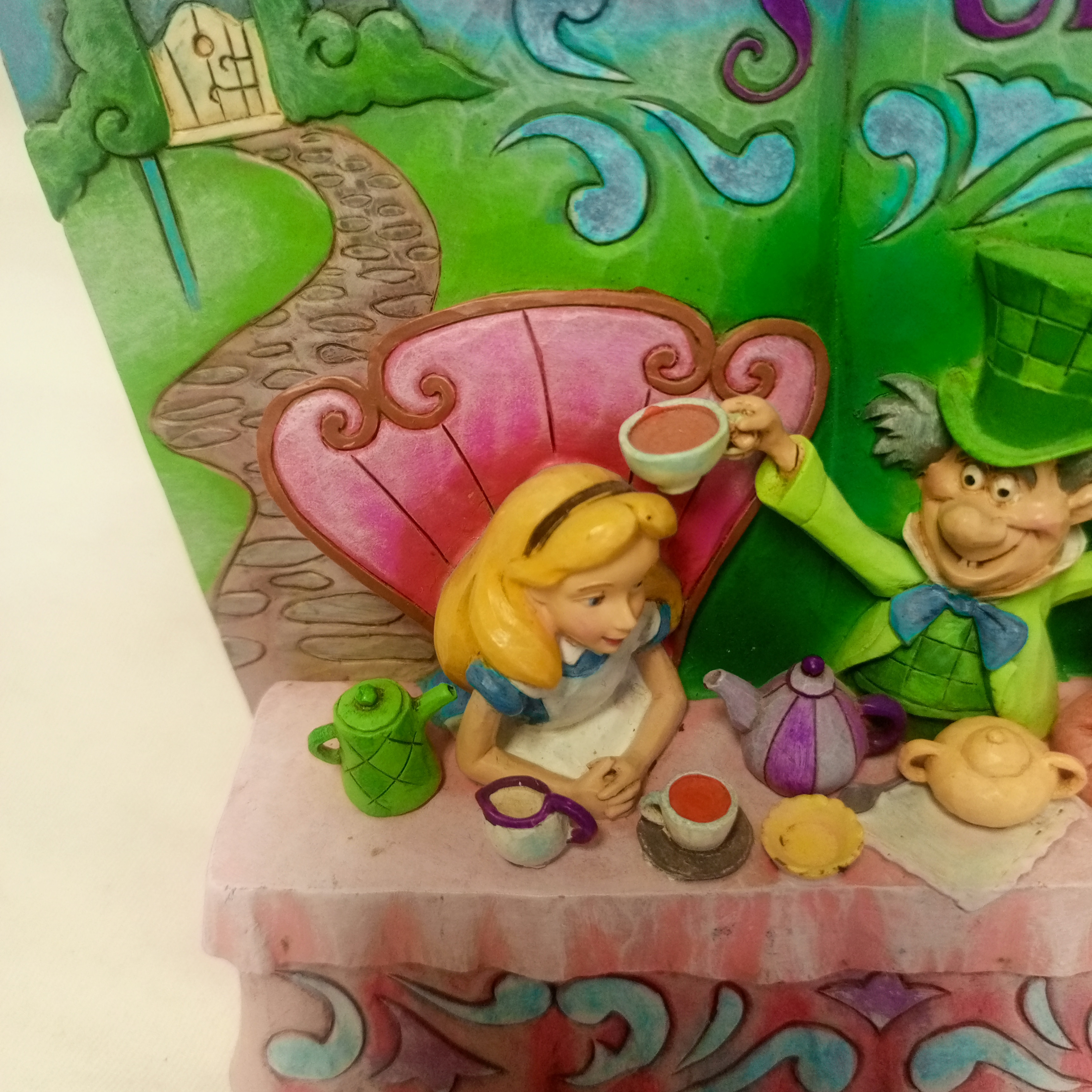 Voir photo 7 de Figurine Jim Shore Disney Traditions : Alice au pays des merveilles Figurine Jim Shore Disney Traditions : Alice au pays des merveilles État correct reconditionné photo 7