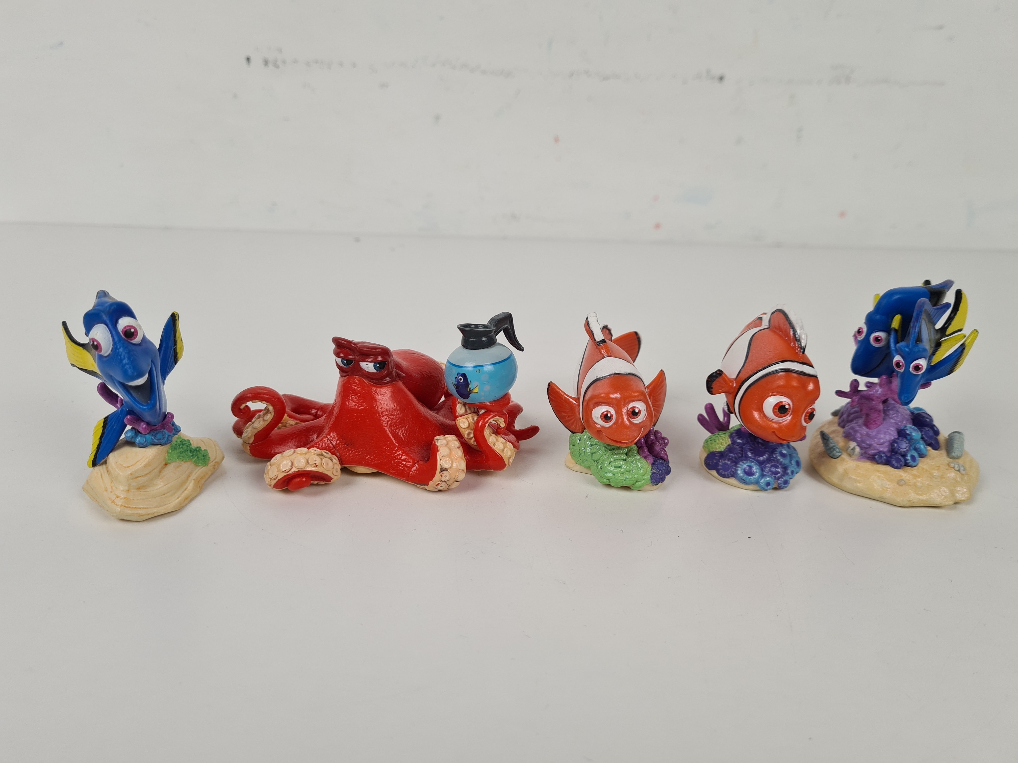 Voir photo 4 de Figurine - Lot de 5 figurines univers le monde de Némo, Dory - Disney - 4 à 6 cm Figurine - Lot de 5 figurines univers le monde de Némo, Dory - Disney - 4 à 6 cm Bon état reconditionné photo 4