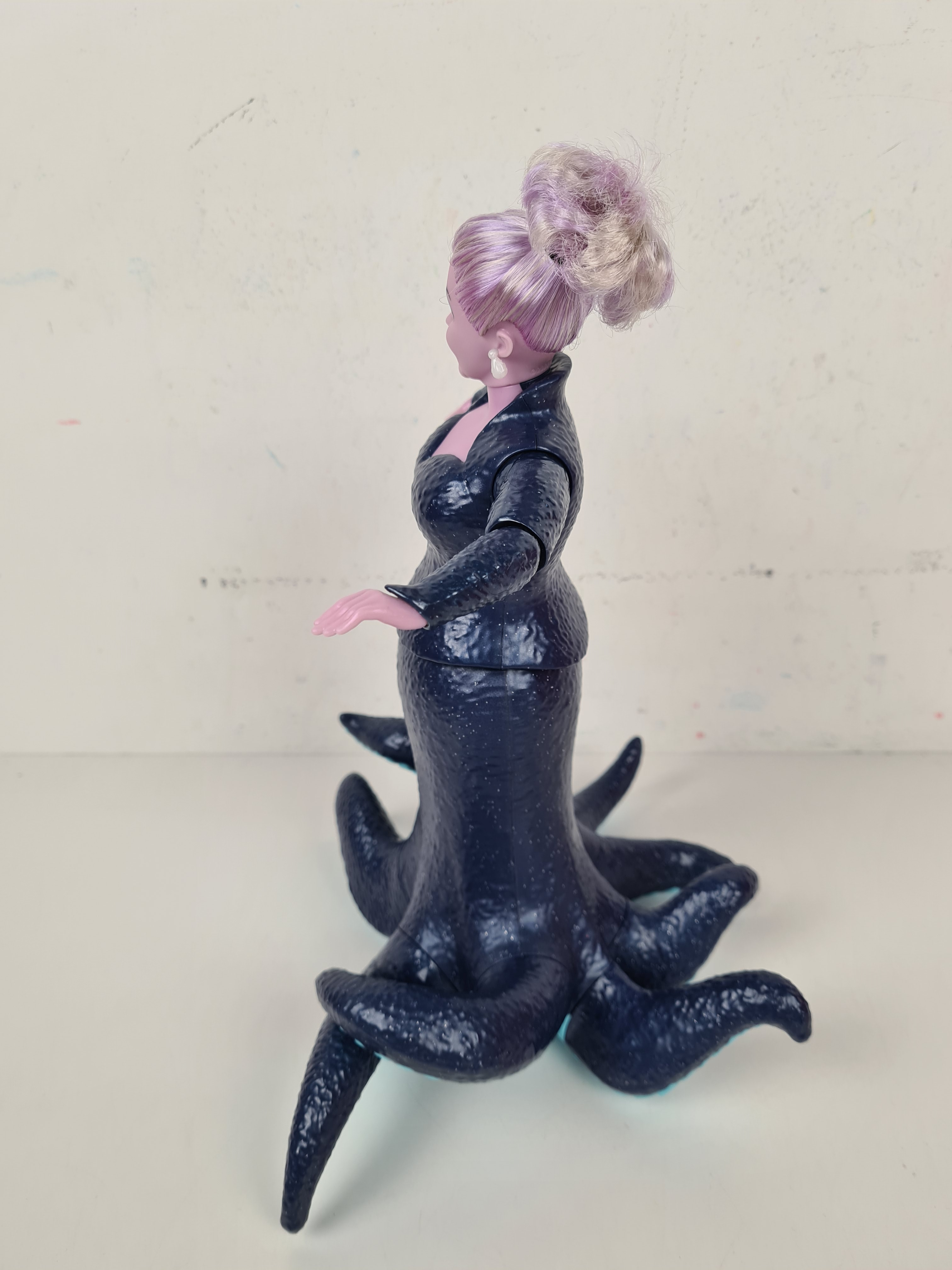 Voir photo 2 de Figurine -Ursula articulée - La Petite Sirène - Disney Mattel2022 - 28cm Figurine -Ursula articulée - La Petite Sirène - Disney Mattel2022 - 28cm Bon état reconditionné photo 2