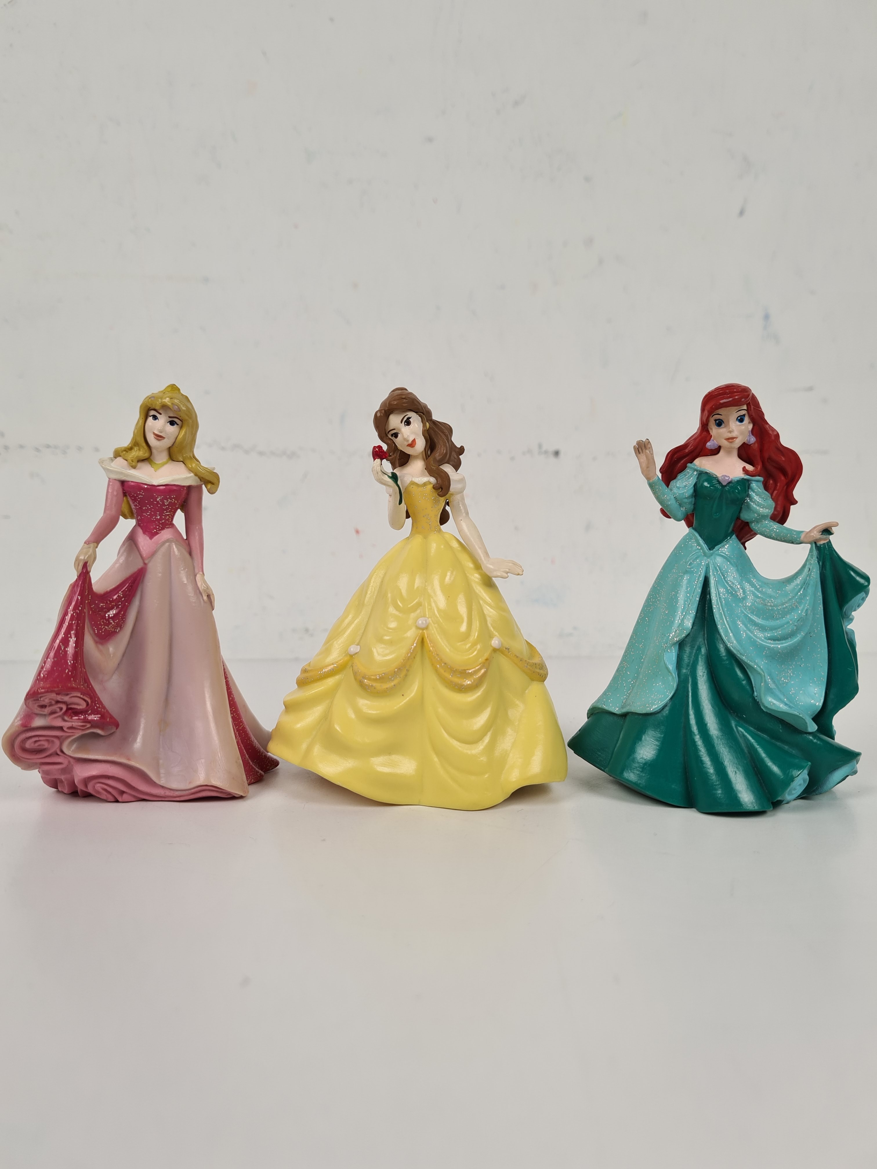Voir photo 2 de Figurines - 3 princesses Disney - Ariel, Belle de Belle et la Bête et Aurore - Bullyland - 10cm Figurines - 3 princesses Disney - Ariel, Belle de Belle et la Bête et Aurore - Bullyland - 10cm Bon état reconditionné photo 2
