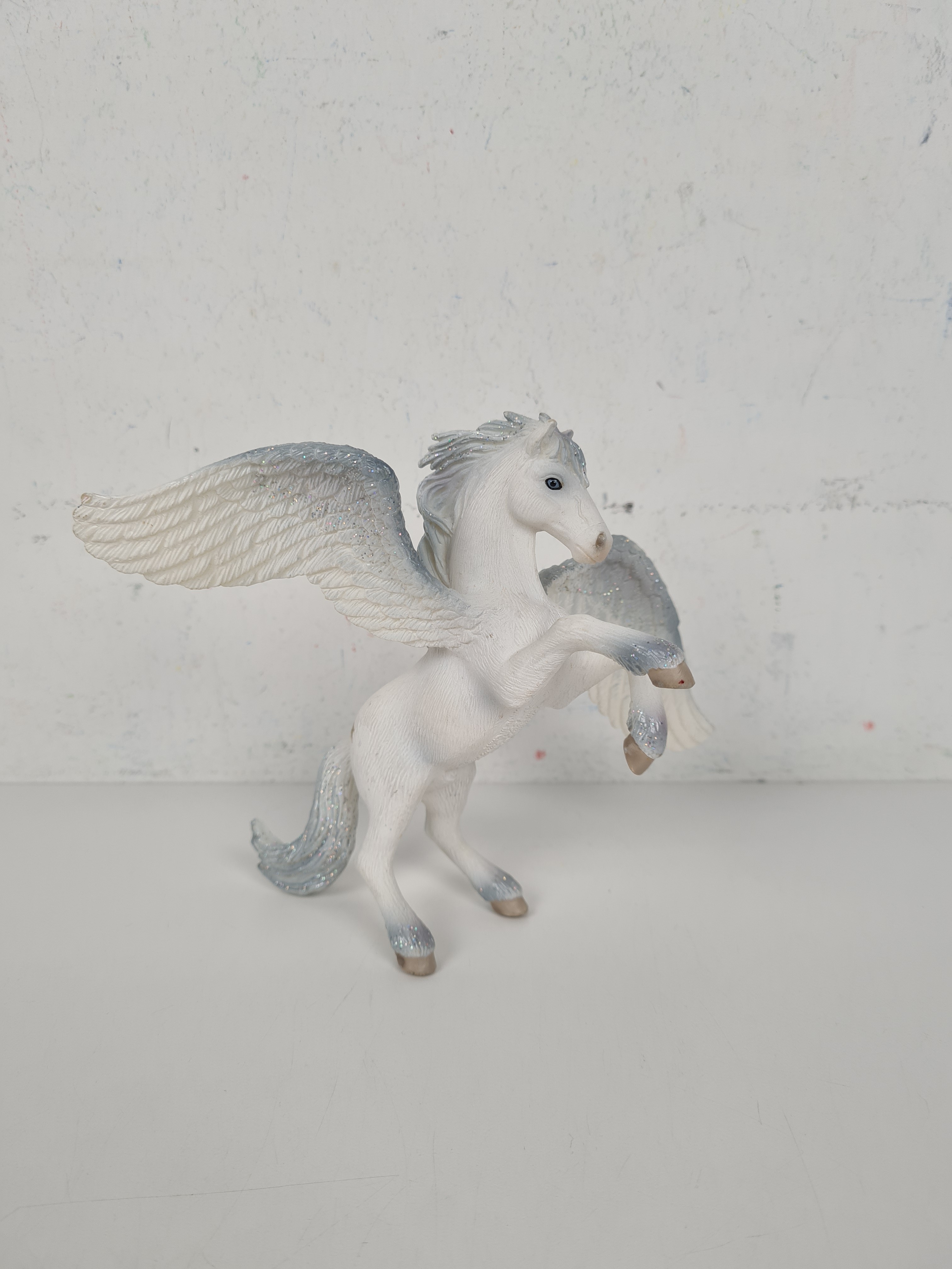 Voir photo 3 de Figurines - Bayala Pegasus steigend - Schleich 73527 - 14cm - 5ans+ Figurines - Bayala Pegasus steigend - Schleich 73527 - 14cm - 5ans+ Bon état reconditionné photo 3