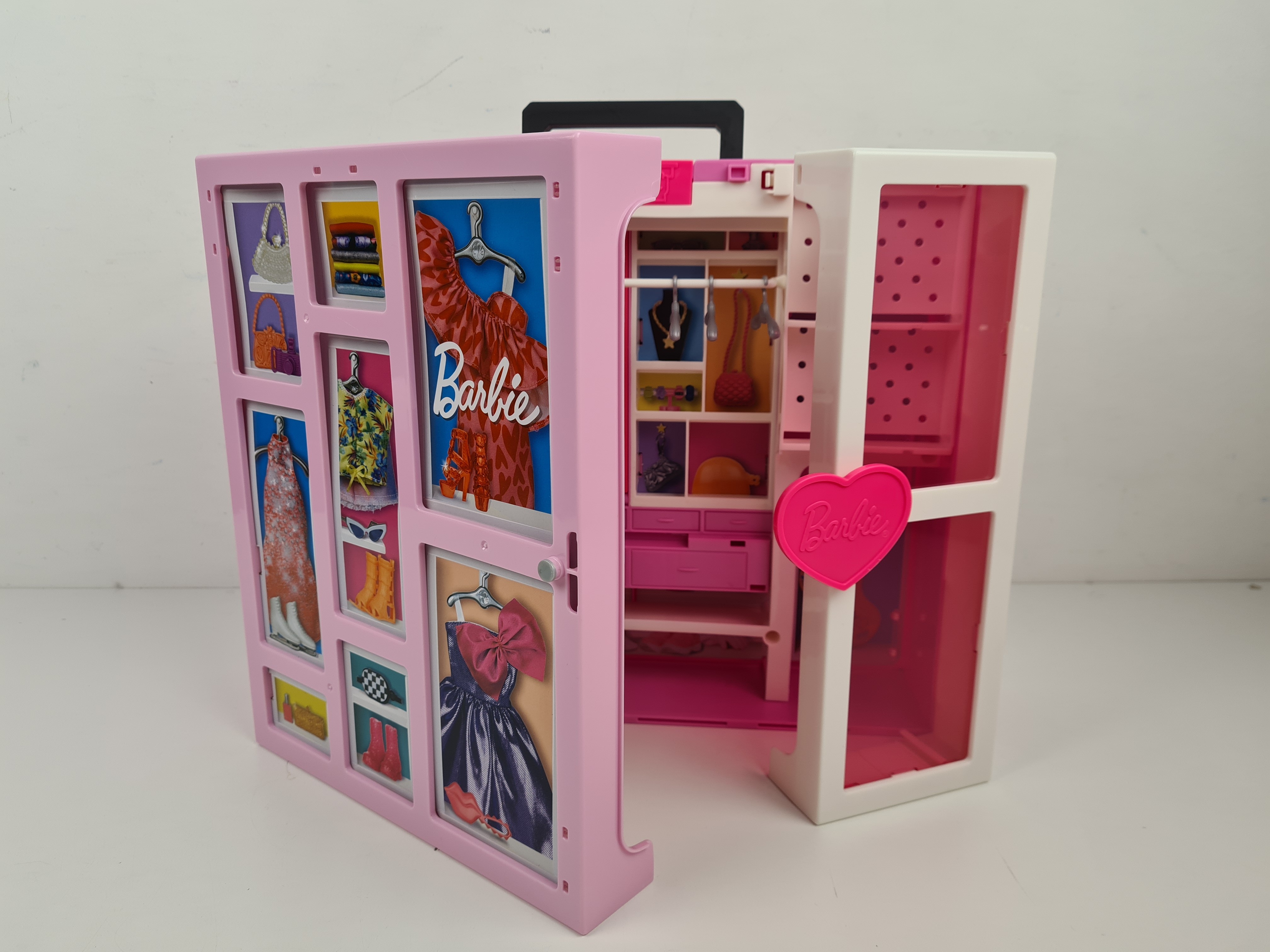 Voir photo 4 de Figurines - Coffret dressing de Barbie - Mattel Figurines - Coffret dressing de Barbie - Mattel Bon état reconditionné photo 4