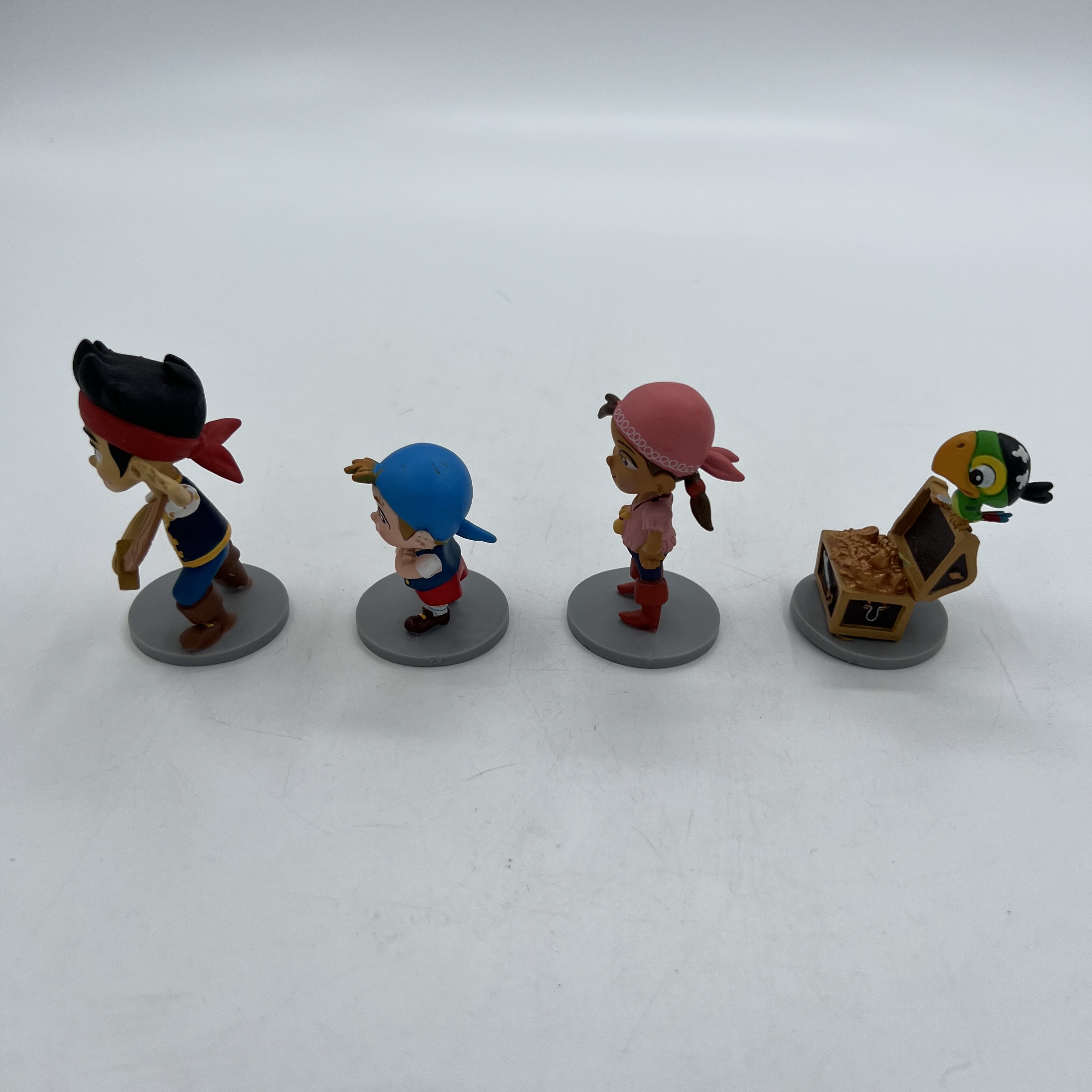Voir photo 3 de Figurines – Jake et les Pirates – Lot de 4 Figurines – Jake et les Pirates – Lot de 4 reconditionné photo 3