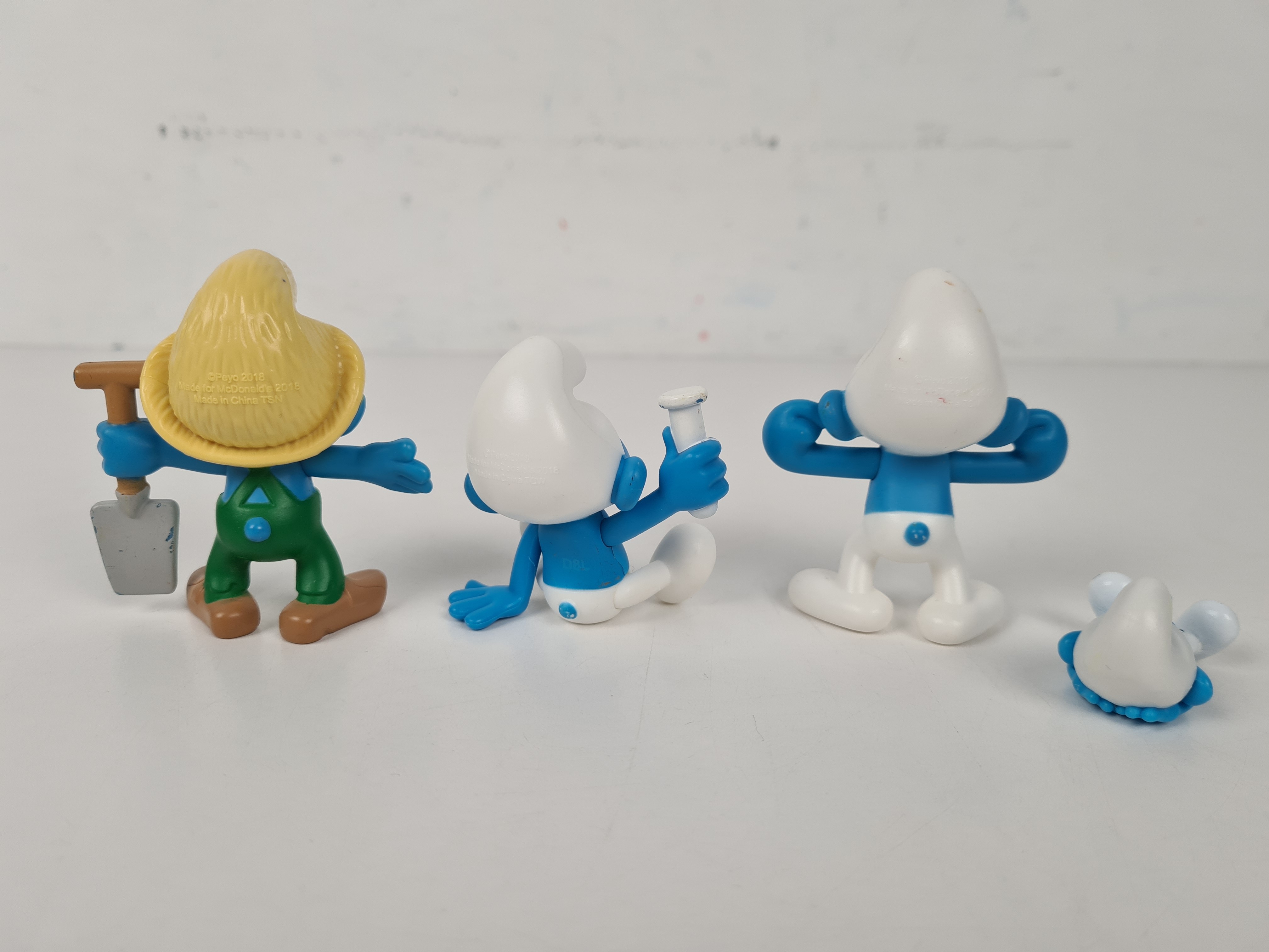 Voir photo 3 de Figurines - Lot de 4 Figurines Stroumpf - Schtroumpfs Figurines - Lot de 4 Figurines Stroumpf - Schtroumpfs Bon état reconditionné photo 3