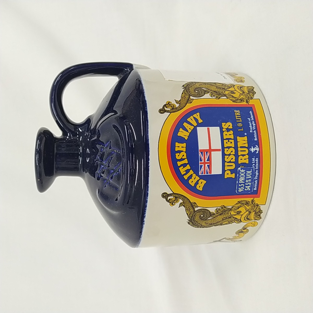 Flacon de rhum Pusser's en céramique Très bon état - 24,00 € Flacon de rhum Pusser's en céramique Très bon état reconditionné disponible sur Label Emmaüs