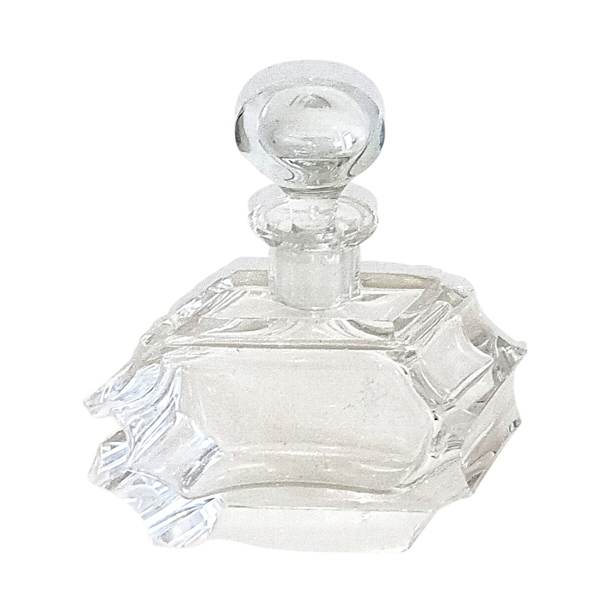 Flacon en verre taillé vintage avec bouchon assorti – Élégance et raffinement Bon état - 18,00 € Flacon en verre taillé vintage avec bouchon assorti – Élégance et raffinement Bon état reconditionné disponible sur Label Emmaüs