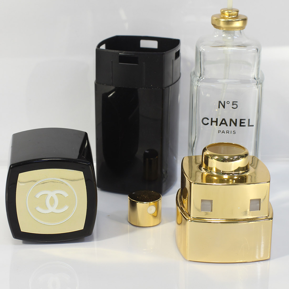 Voir photo 3 de Flacon rechargeable vide 100 ml Chanel N 5 Flacon rechargeable vide 100 ml Chanel N 5 État correct reconditionné photo 3