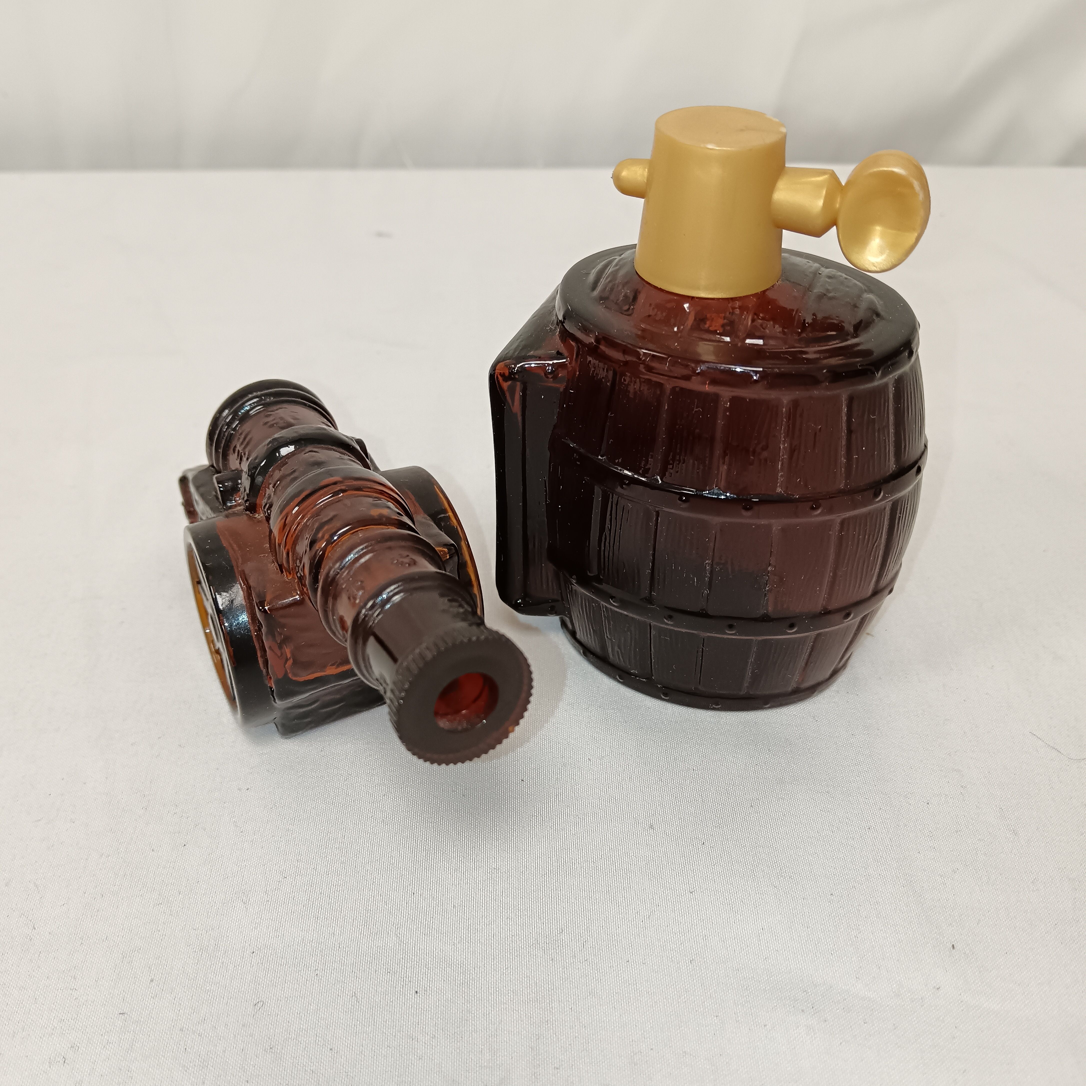 Acheter Flacons de parfum tonneau + canon ( vide) - Avon Très bon état - 10,00 € Flacons de parfum tonneau + canon ( vide) - Avon Très bon état reconditionné disponible sur Label Emmaüs