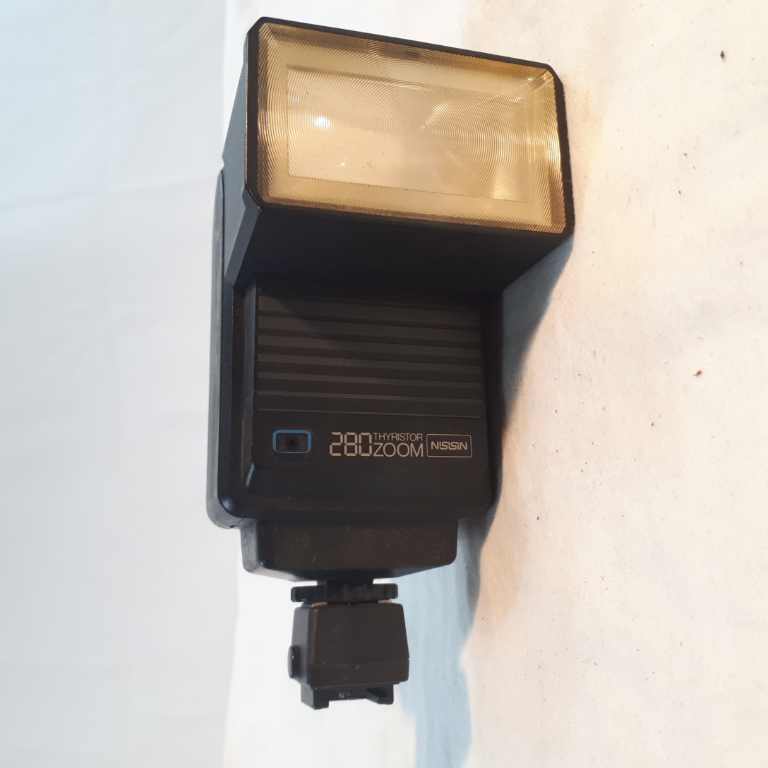 Acheter Flash électronique NISSIN 280 Thyristor Zoom Bon état - 10,00 € Flash électronique NISSIN 280 Thyristor Zoom Bon état reconditionné disponible sur Label Emmaüs