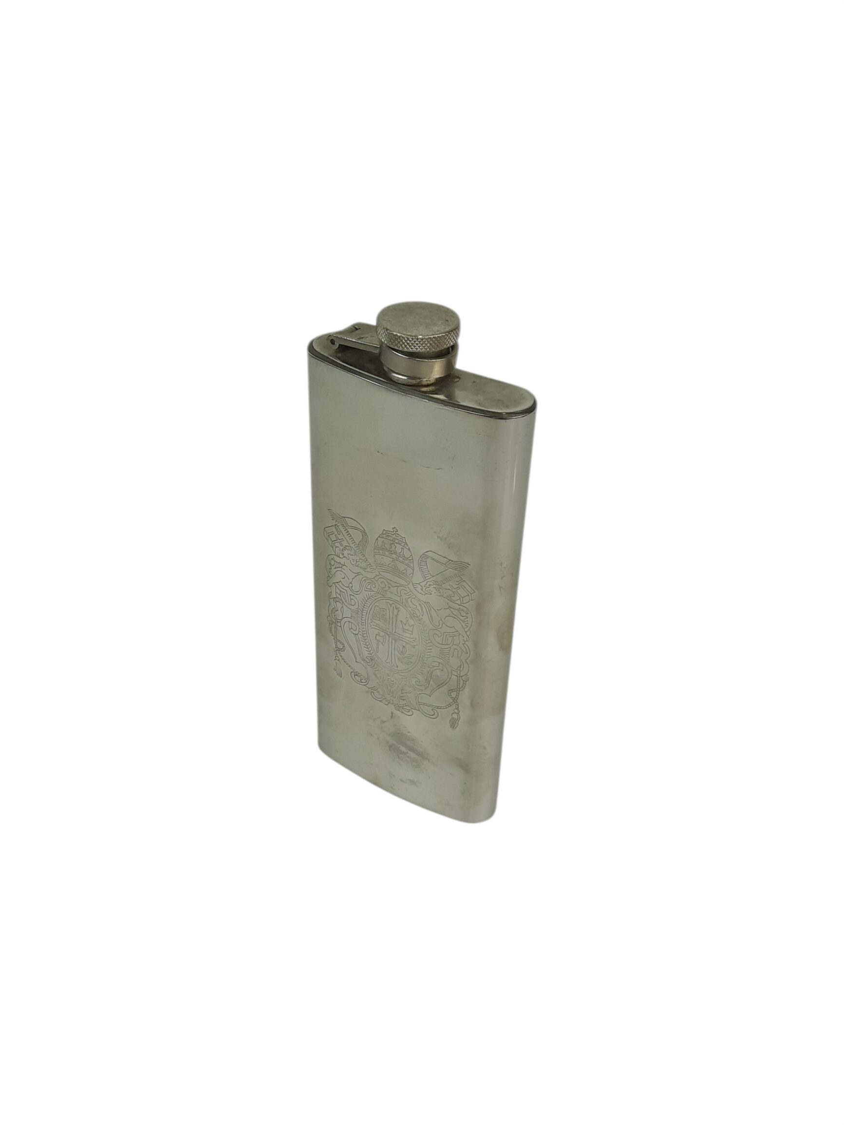 Flasque gravé 5 oz Bon état - 12,00 € Flasque gravé 5 oz Bon état reconditionné disponible sur Label Emmaüs