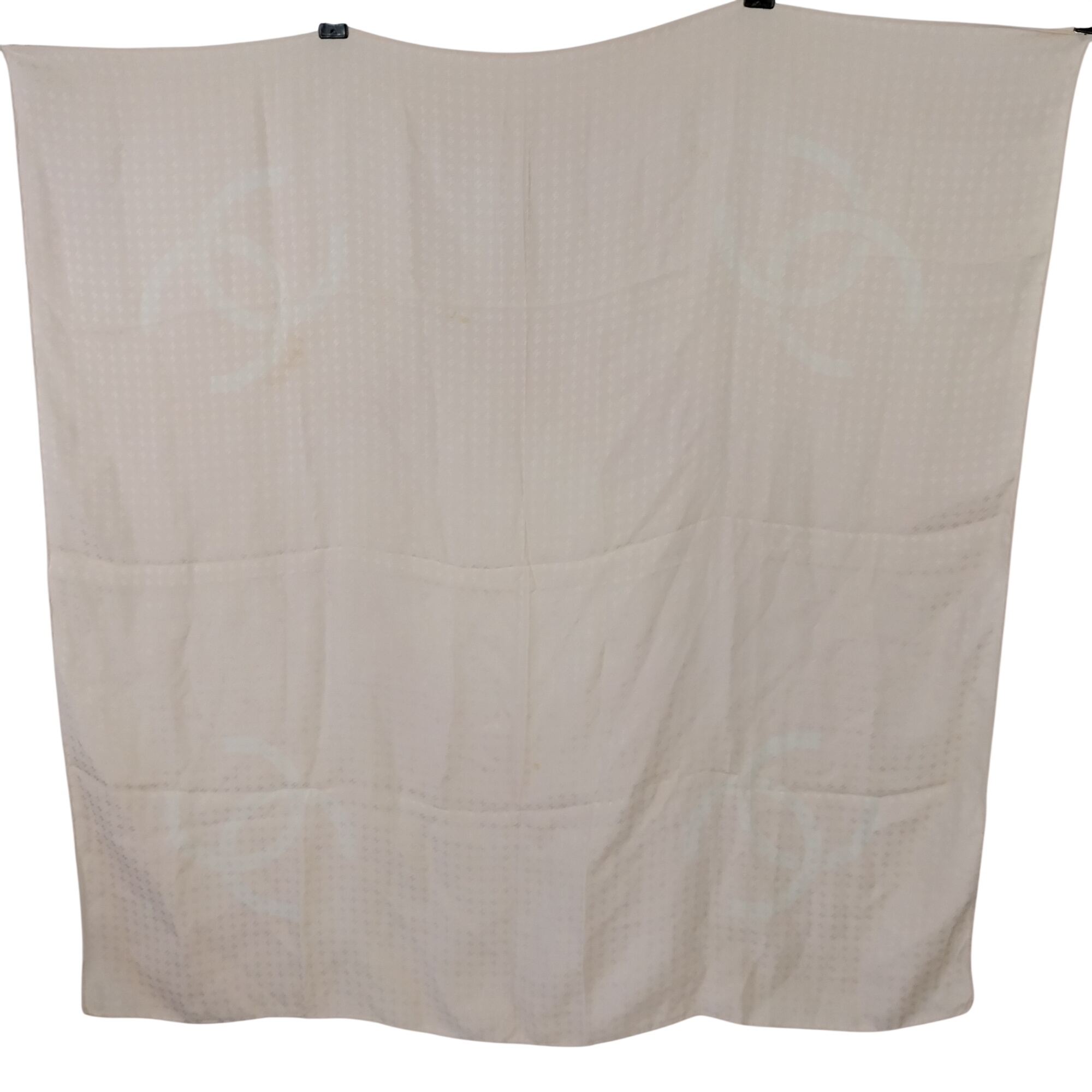 Foulard en soi - CHANEL Bon état - 149,00 € Foulard en soi - CHANEL Bon état reconditionné disponible sur Label Emmaüs