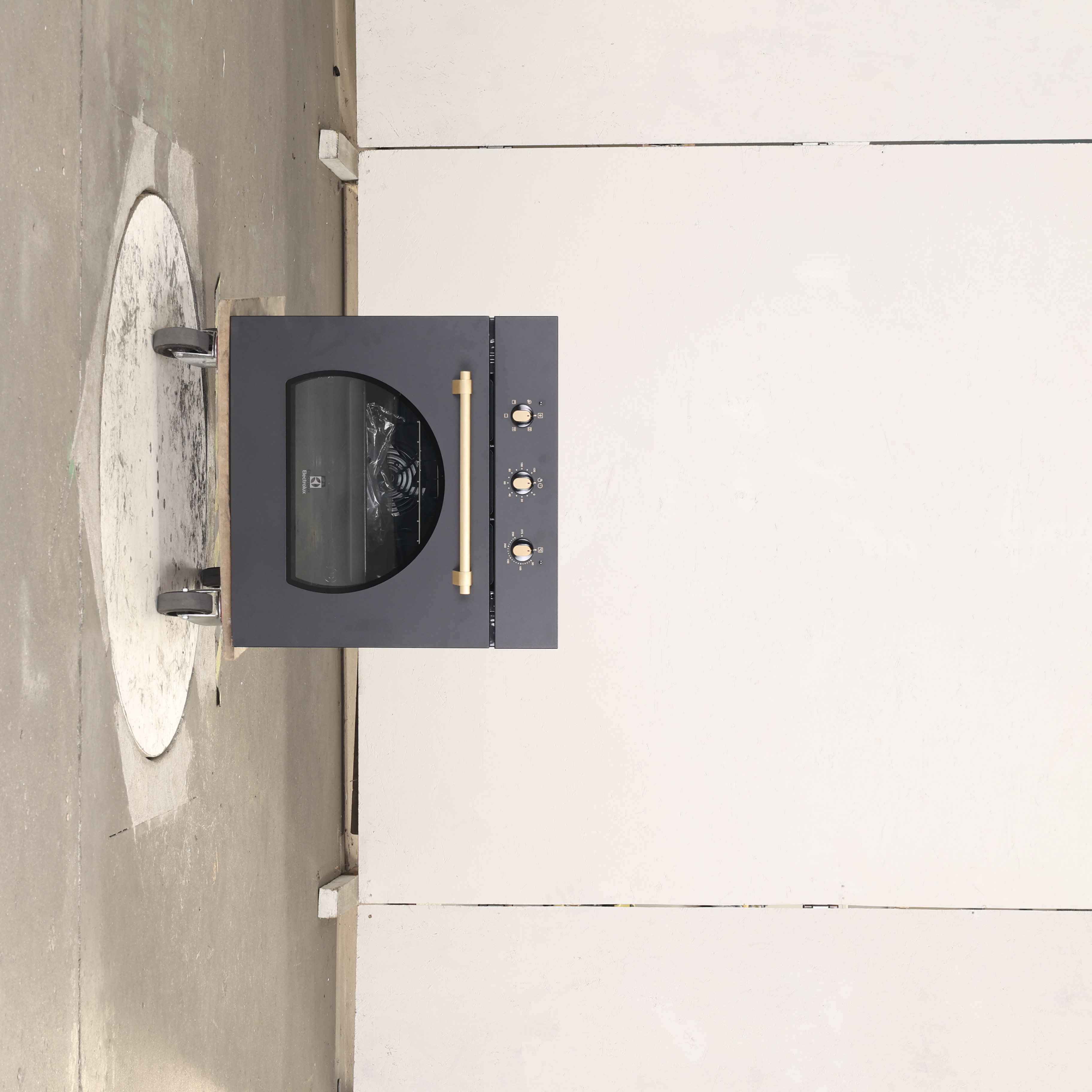 Four chaleur tournante ELECTROLUX FR53G Très bon état Electrolux reconditionné disponible sur Underdog | Dero
