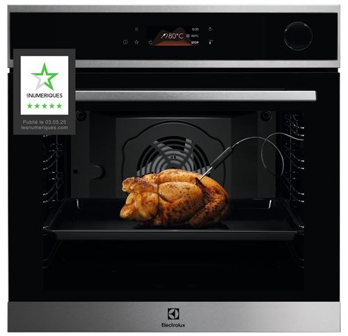 Four SteamCrisp SÉRIE 700 PRO - Cuisson vapeur integree / Chaleur tournante pulsee - 1 mode vapeur 25% - Pyrolyse - Classe defficacite energetique*:A+ - Volume utile cavite (L):XXL 72 - Affichage LCD blanc - Preconisation de temperature État correct Electrolux reconditionné disponible sur Fnac
