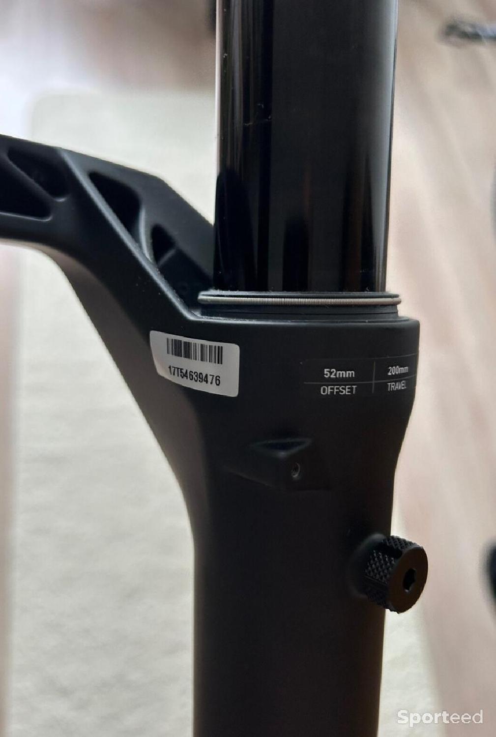 fourche suspendue RockShox Boxxer Base 200 mm Comme neuf (c'est déjà la condition standard) - 480,00 € fourche suspendue RockShox Boxxer Base 200 mm Comme neuf (c'est déjà la condition standard) RockShox reconditionné disponible sur Sporteed