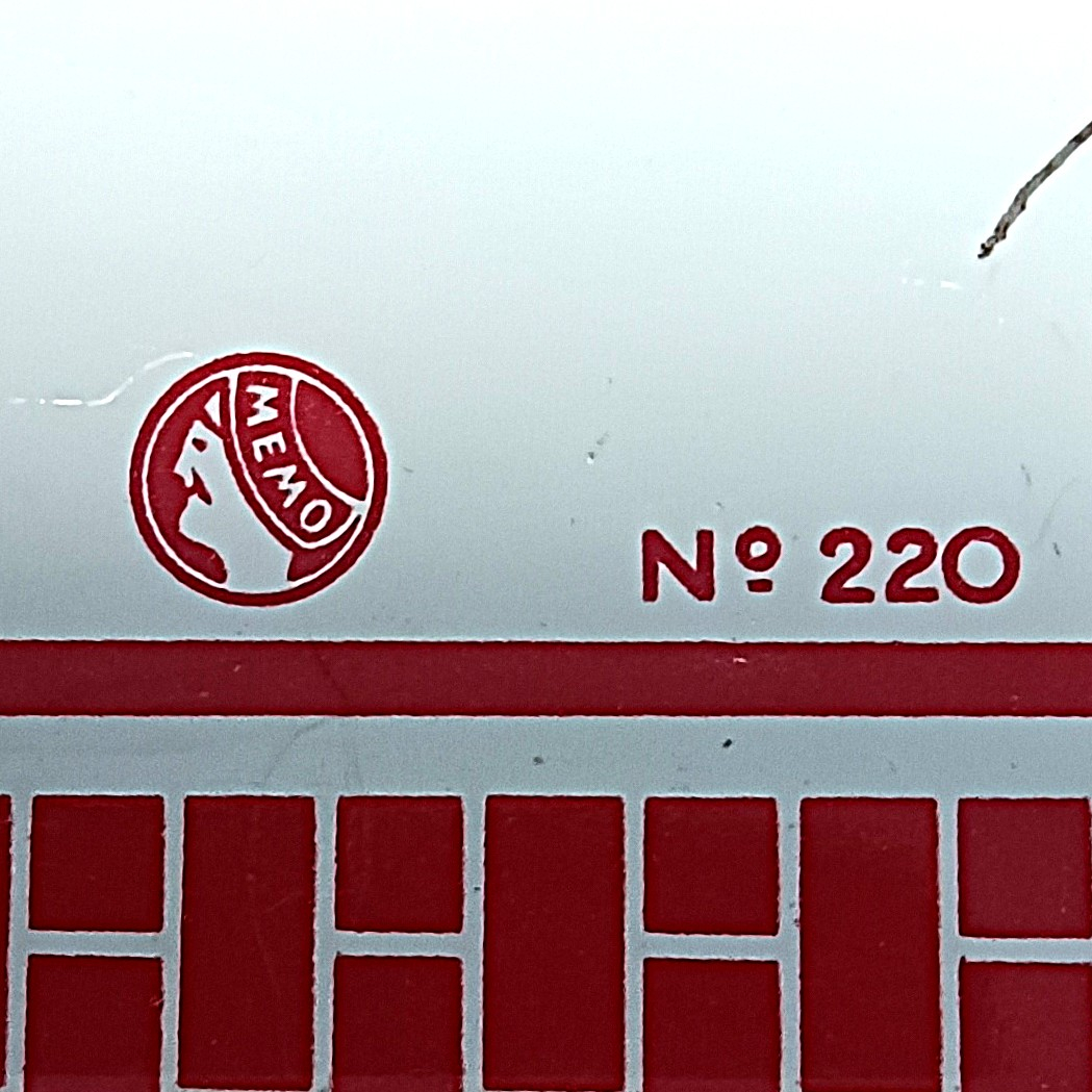 Voir photo 16 de Garage Mémo N°220 avec voiture utilitaire en tôle rouge – Jouet ancien Made in France Garage Mémo N°220 avec voiture utilitaire en tôle rouge – Jouet ancien Made in France Bon état reconditionné photo 16