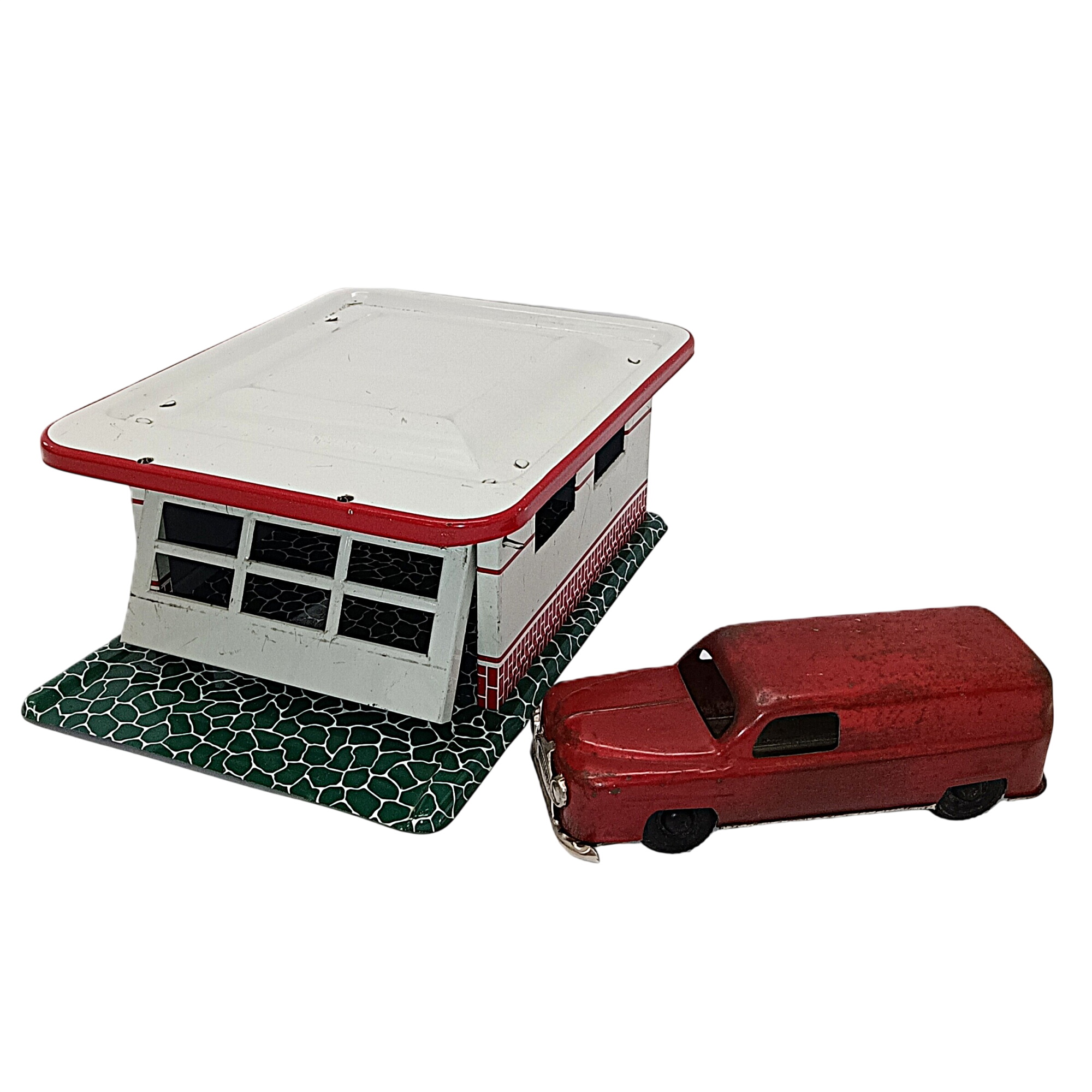 Acheter Garage Mémo N°220 avec voiture utilitaire en tôle rouge – Jouet ancien Made in France Bon état - 45,00 € Garage Mémo N°220 avec voiture utilitaire en tôle rouge – Jouet ancien Made in France Bon état reconditionné disponible sur Label Emmaüs