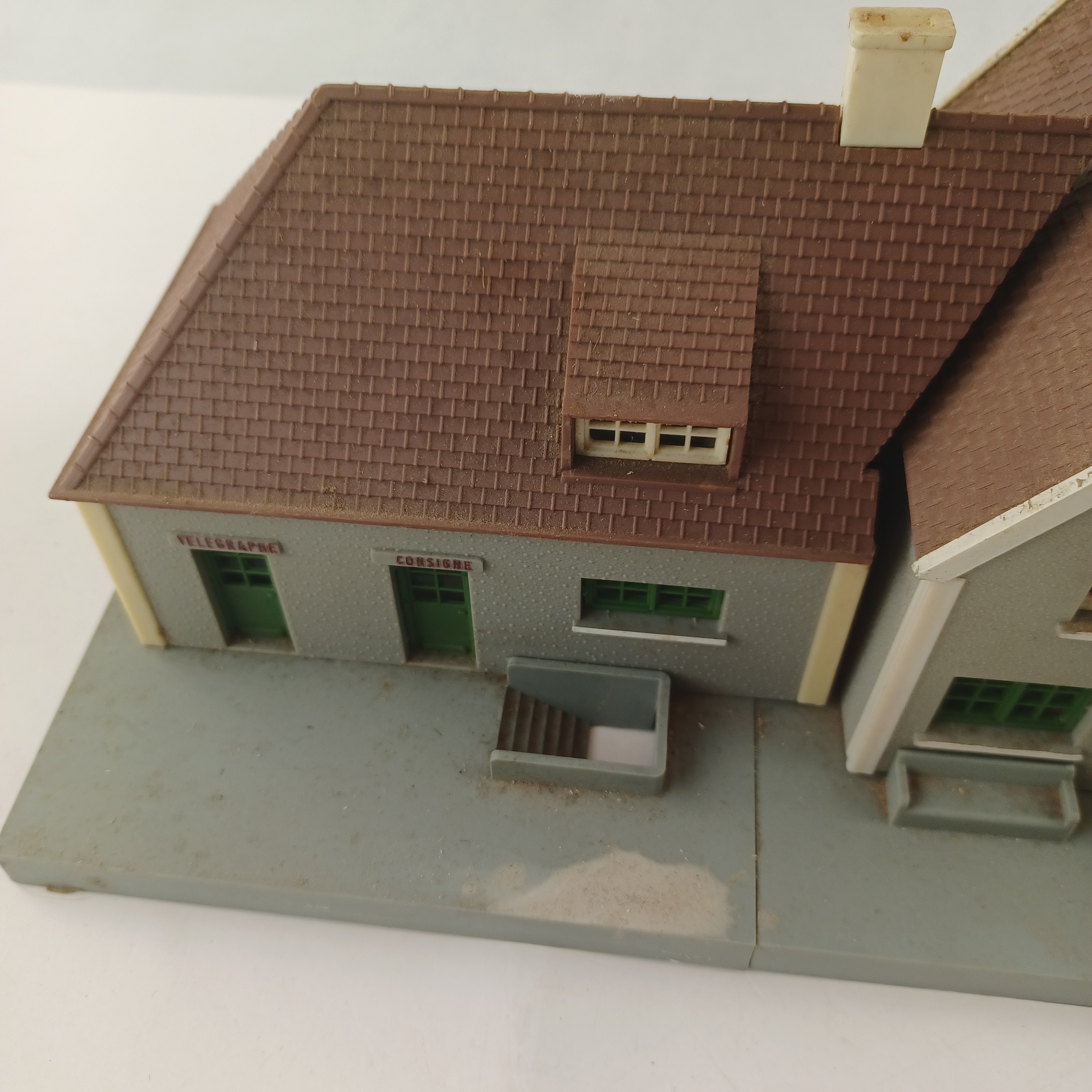 Voir photo 4 de Gare Jouef en plastique de 37x16 cm Gare Jouef en plastique de 37x16 cm Très bon état reconditionné photo 4