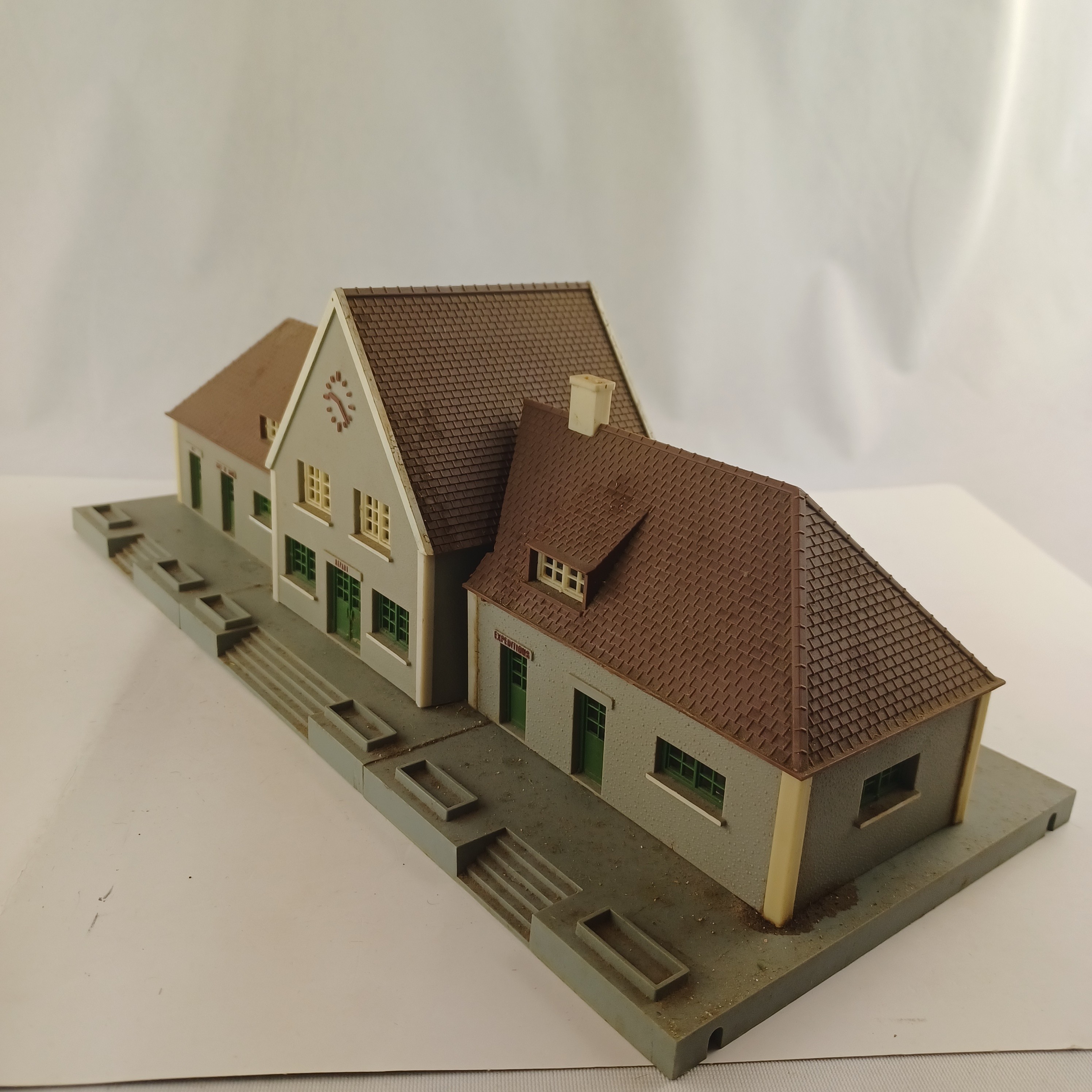 Voir photo 9 de Gare Jouef en plastique de 37x16 cm Gare Jouef en plastique de 37x16 cm Très bon état reconditionné photo 9