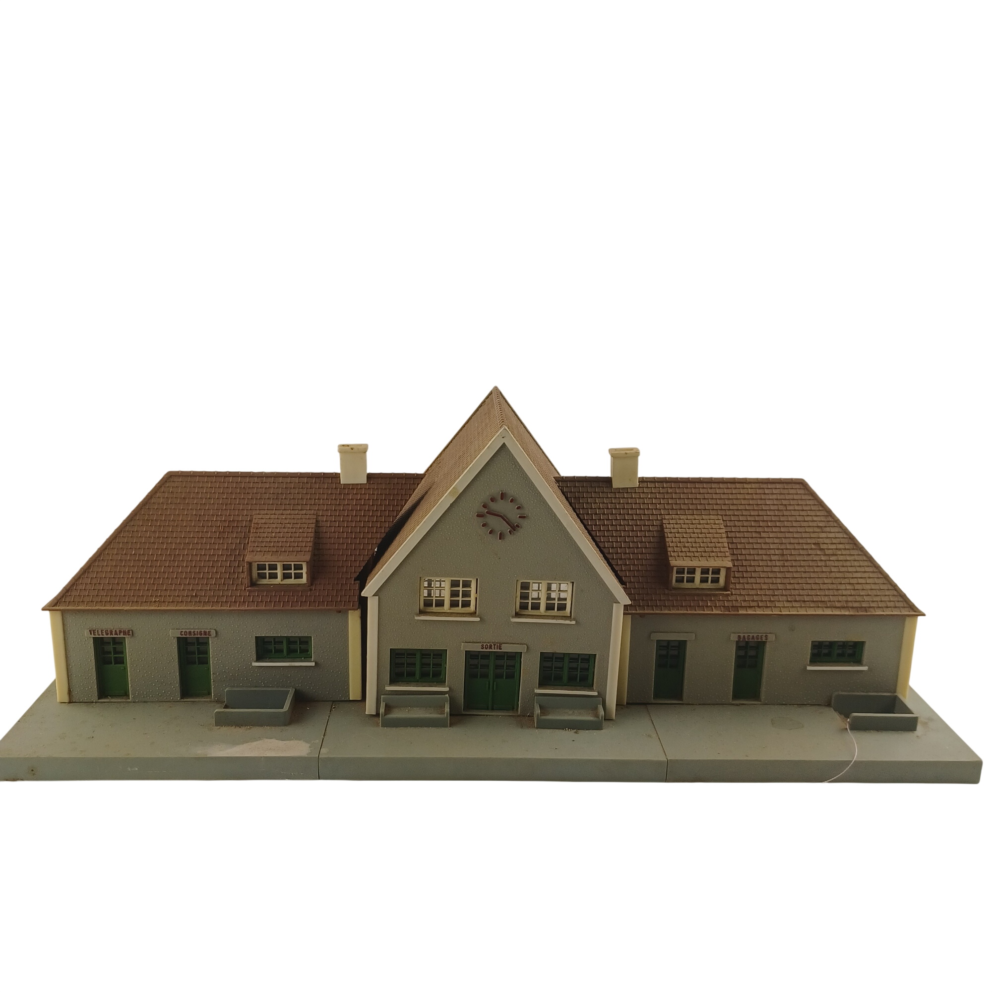 Acheter Gare Jouef en plastique de 37x16 cm Très bon état - 30,00 € Gare Jouef en plastique de 37x16 cm Très bon état reconditionné disponible sur Label Emmaüs