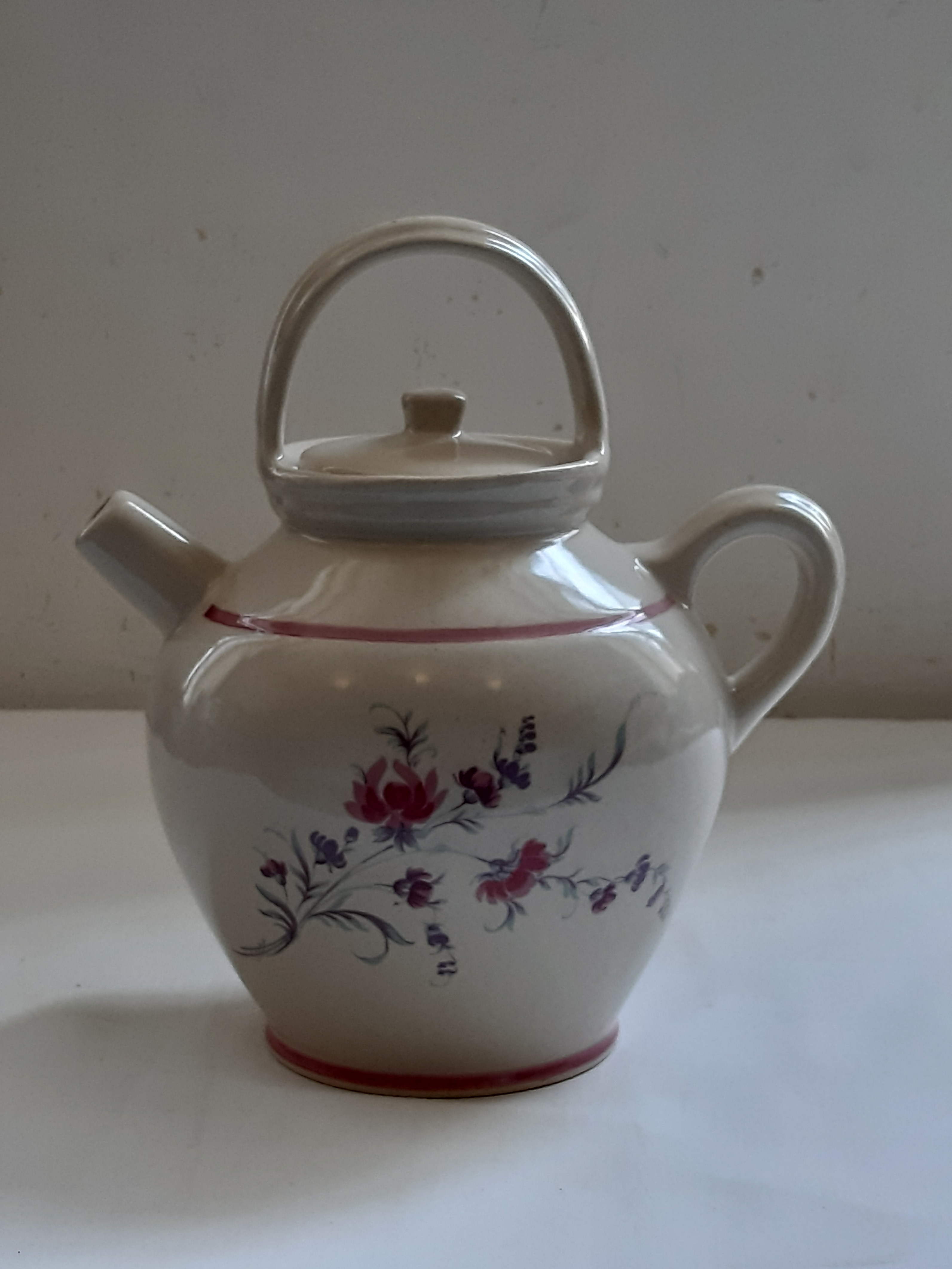 Gargoulette, cruche en faience signé, Grespots Digoin, Made in France, vintage Très bon état - 29,00 € Gargoulette, cruche en faience signé, Grespots Digoin, Made in France, vintage Très bon état reconditionné disponible sur Label Emmaüs