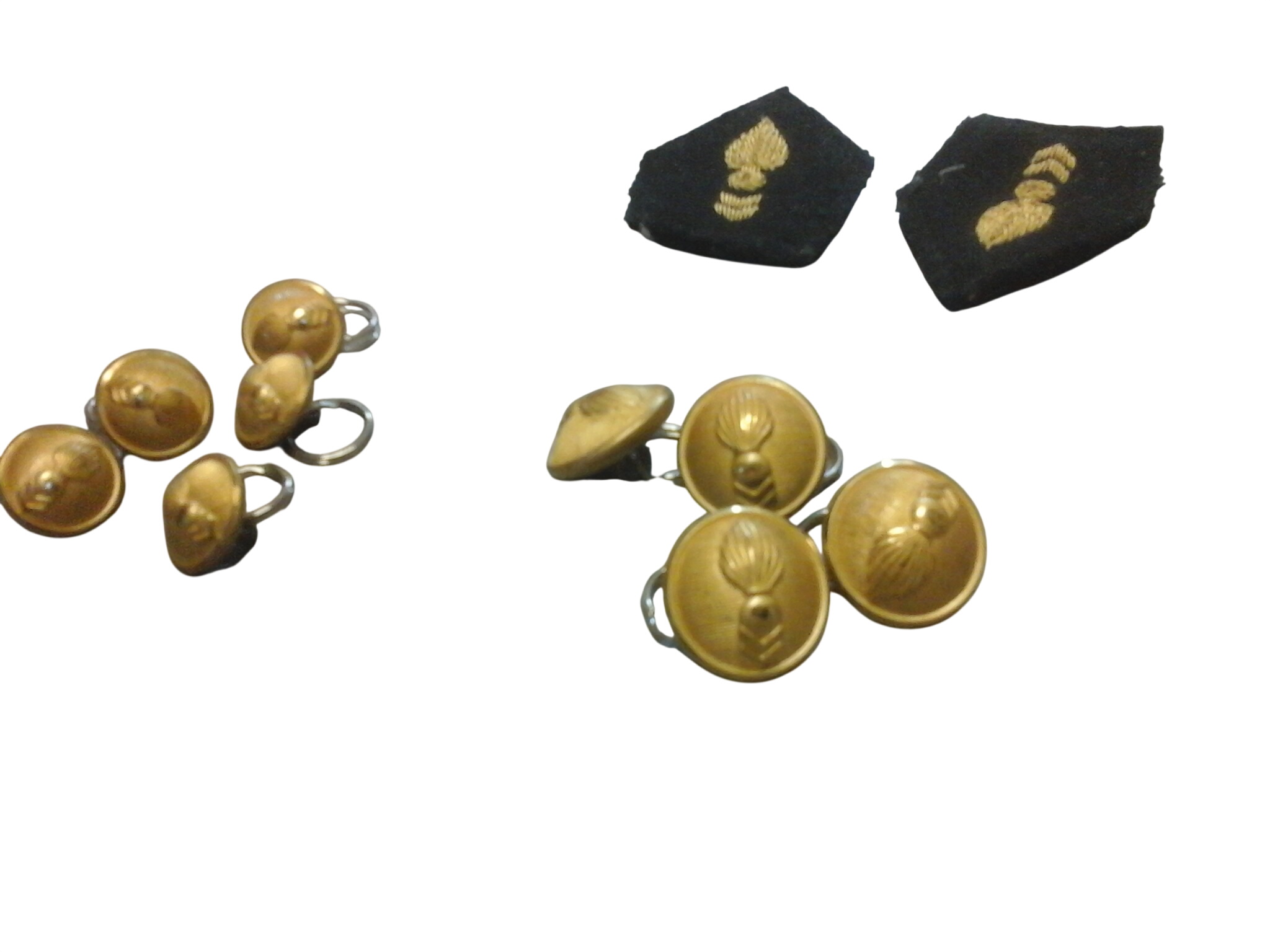 Acheter Gendarmerie : Paire de pattes de col de vareuse 1939 et boutons Bon état - 10,00 € Gendarmerie : Paire de pattes de col de vareuse 1939 et boutons Bon état reconditionné disponible sur Label Emmaüs