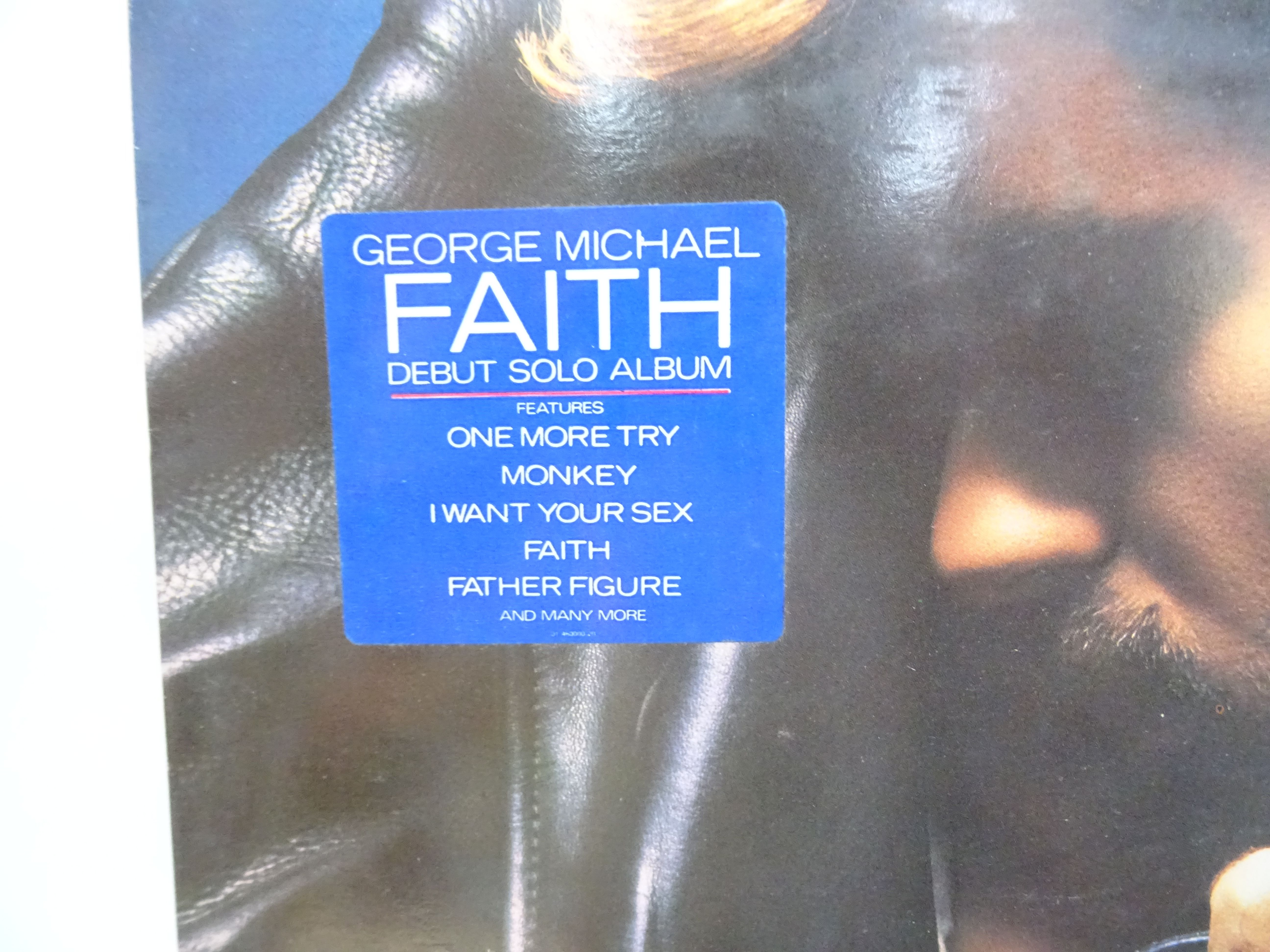 Voir photo 2 de George Michael album vinyle "FAITH" George Michael album vinyle "FAITH" Bon état reconditionné photo 2