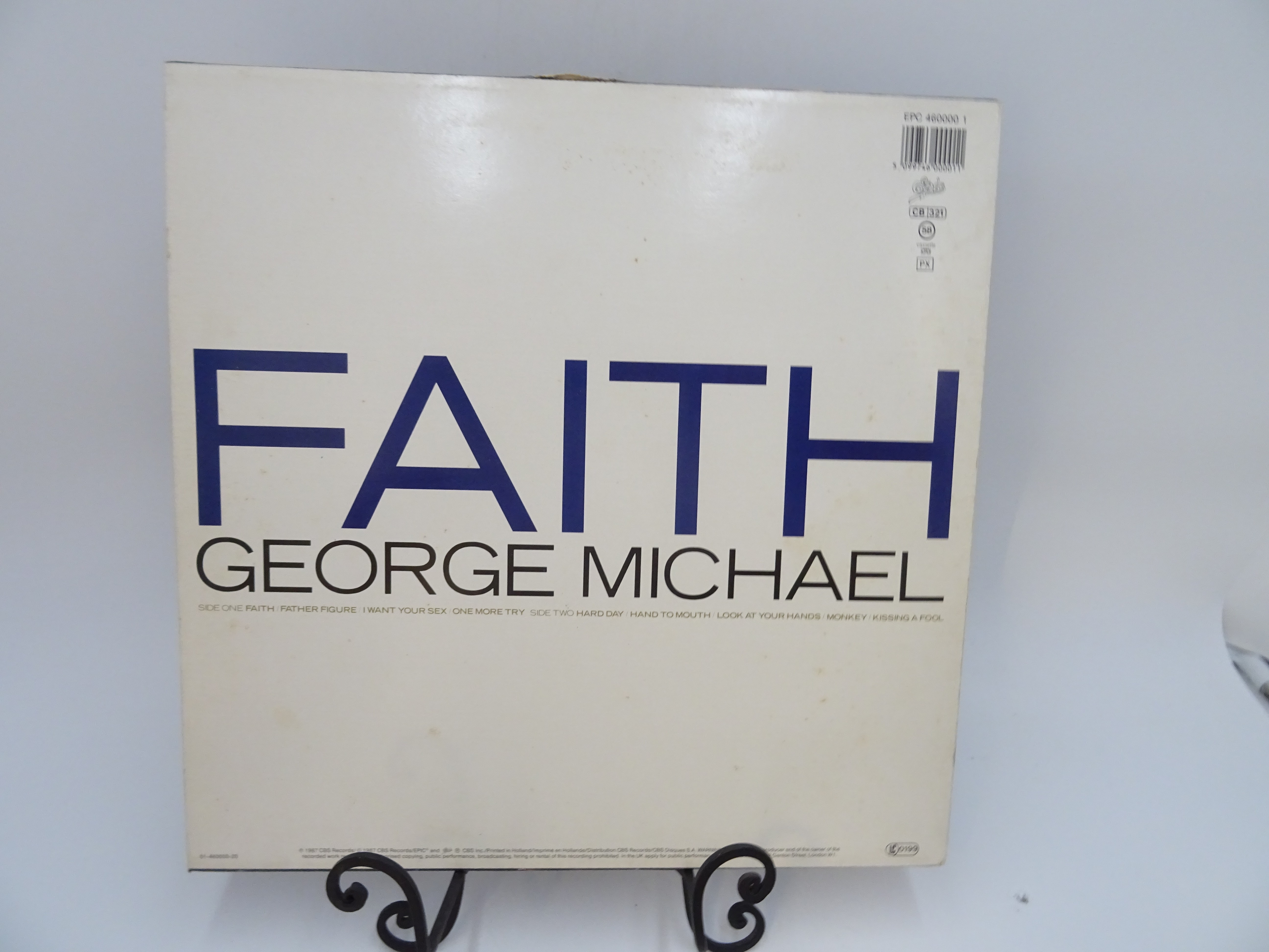 Voir photo 3 de George Michael album vinyle "FAITH" George Michael album vinyle "FAITH" Bon état reconditionné photo 3