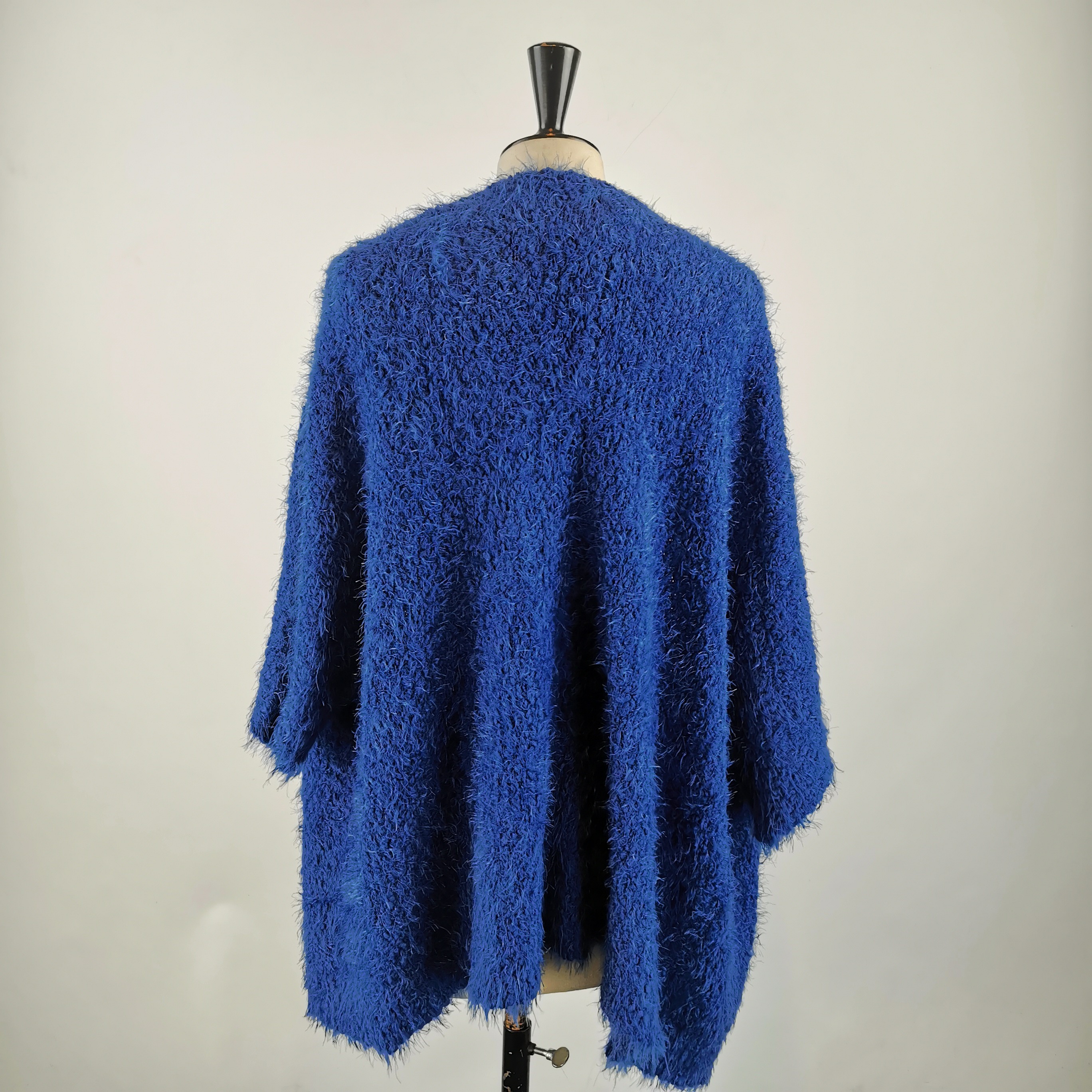 Voir photo 2 de Gilet bleu mi-long en maille texturée Riu (estimé) - Taille 38 (estimé) Gilet bleu mi-long en maille texturée Riu (estimé) - Taille 38 (estimé) Parfait état reconditionné photo 2