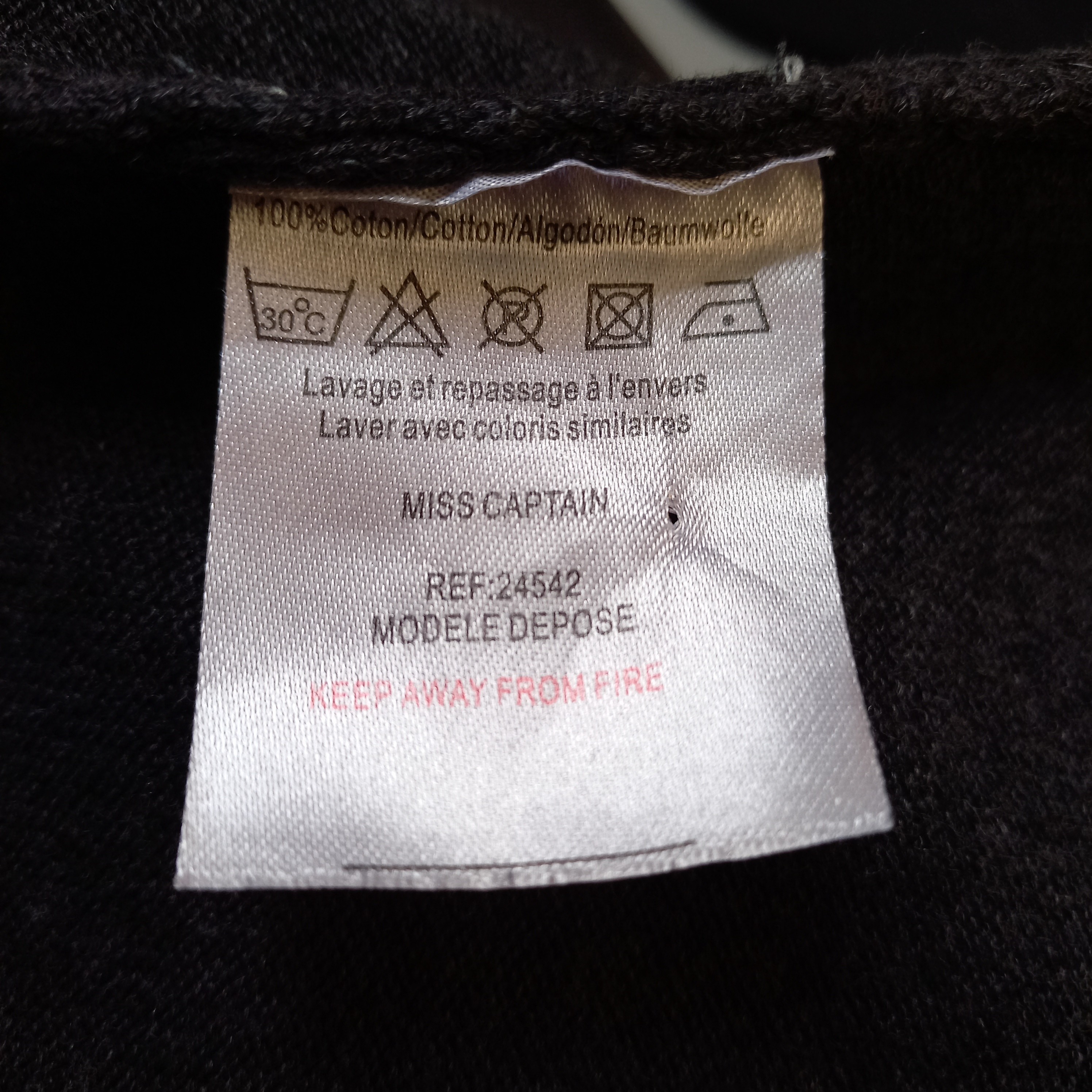 Voir photo 4 de Gilet long gris foncé "miss captain" T1 nombreux boutons poches originales Gilet long gris foncé "miss captain" T1 nombreux boutons poches originales Très bon état reconditionné photo 4