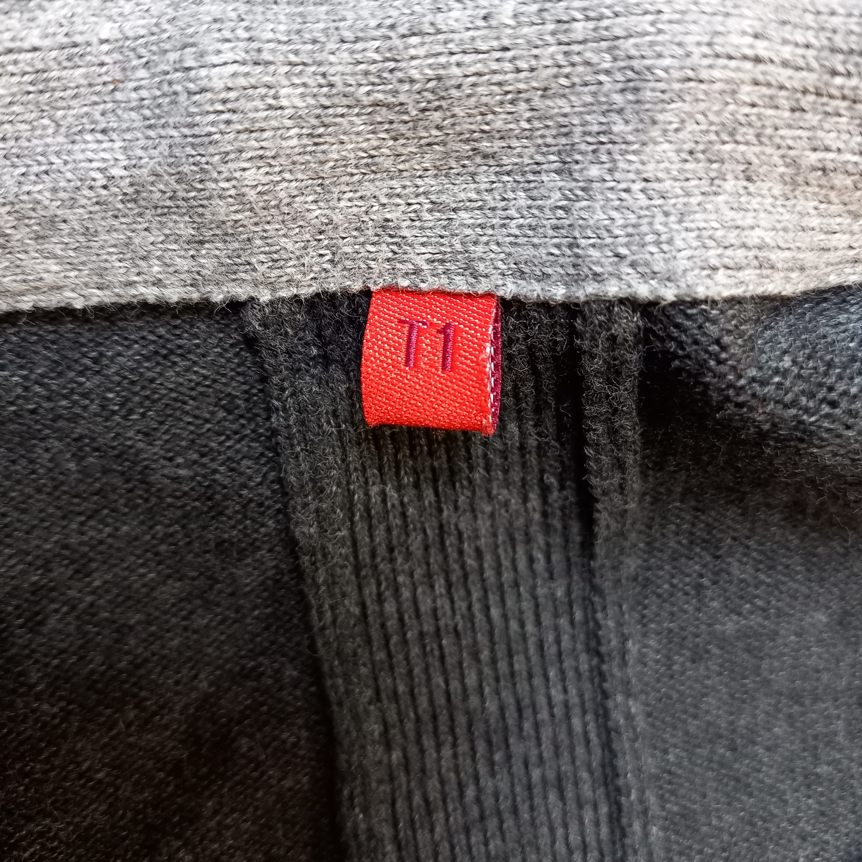 Voir photo 5 de Gilet long gris foncé "miss captain" T1 nombreux boutons poches originales Gilet long gris foncé "miss captain" T1 nombreux boutons poches originales Très bon état reconditionné photo 5