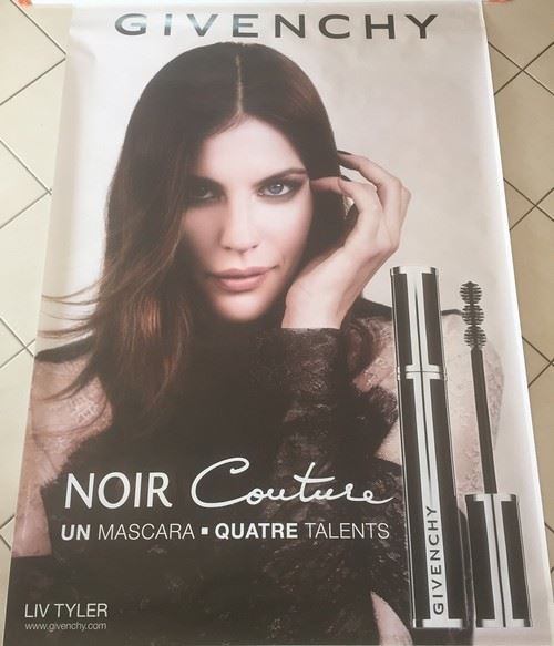 Givenchy - 120x175 cm - AFFICHE / POSTER État correct N/A reconditionné disponible sur Fnac