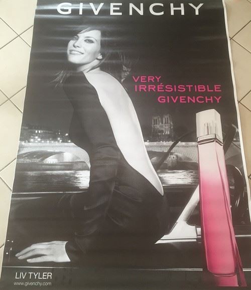 Givenchy - 120x175 cm - AFFICHE / POSTER État correct N/A reconditionné disponible sur Fnac