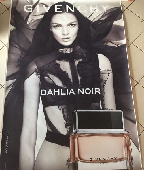 Givenchy - 120x175 cm - AFFICHE / POSTER État correct N/A reconditionné disponible sur Fnac