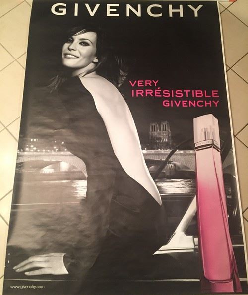 GIVENCHY - 120x175 cm - AFFICHE / POSTER État correct N/A reconditionné disponible sur Fnac