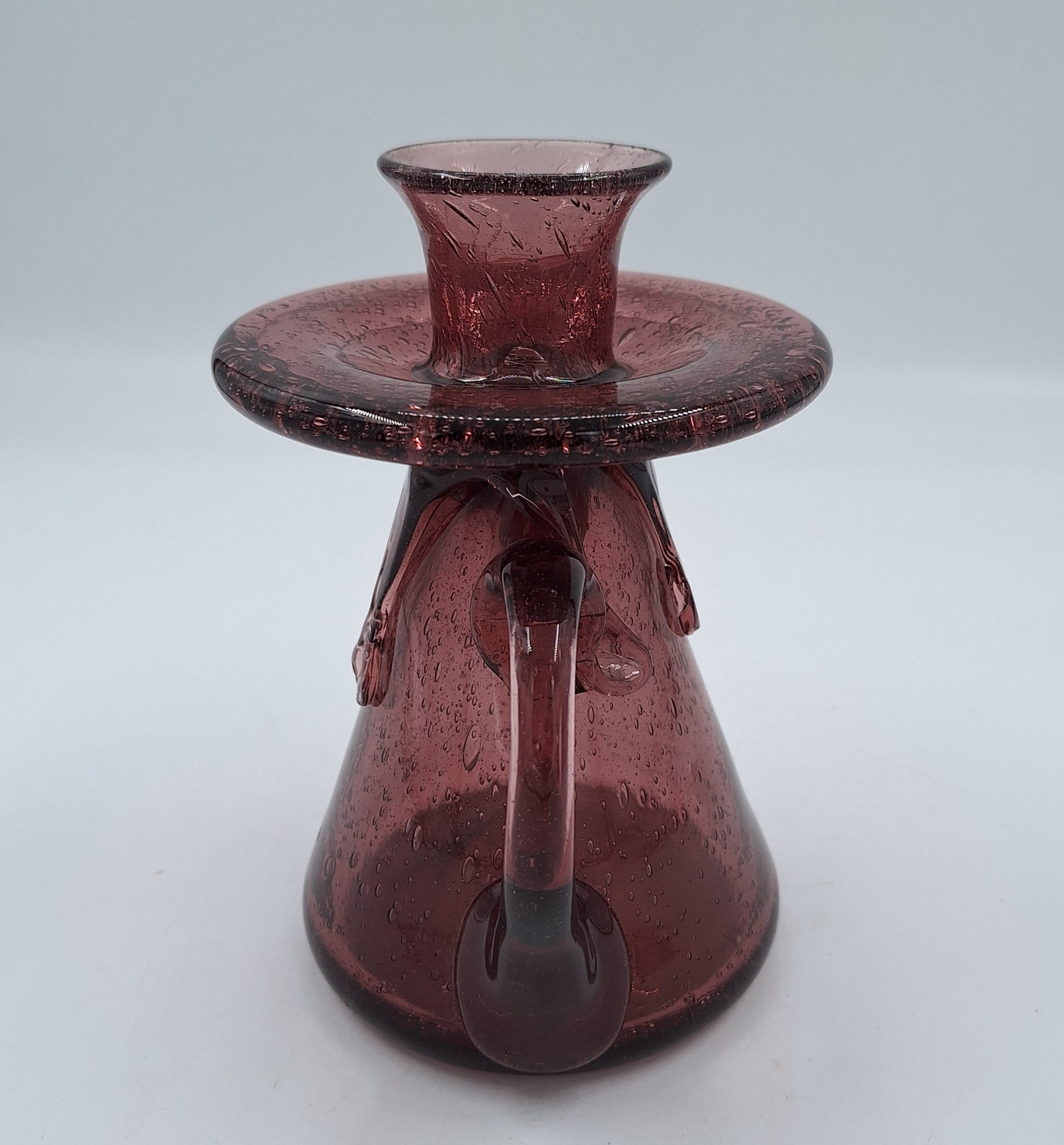 Voir photo 2 de Grand bougeoir en verre bullé améthyste, attribué à Biot Grand bougeoir en verre bullé améthyste, attribué à Biot Très bon état reconditionné photo 2