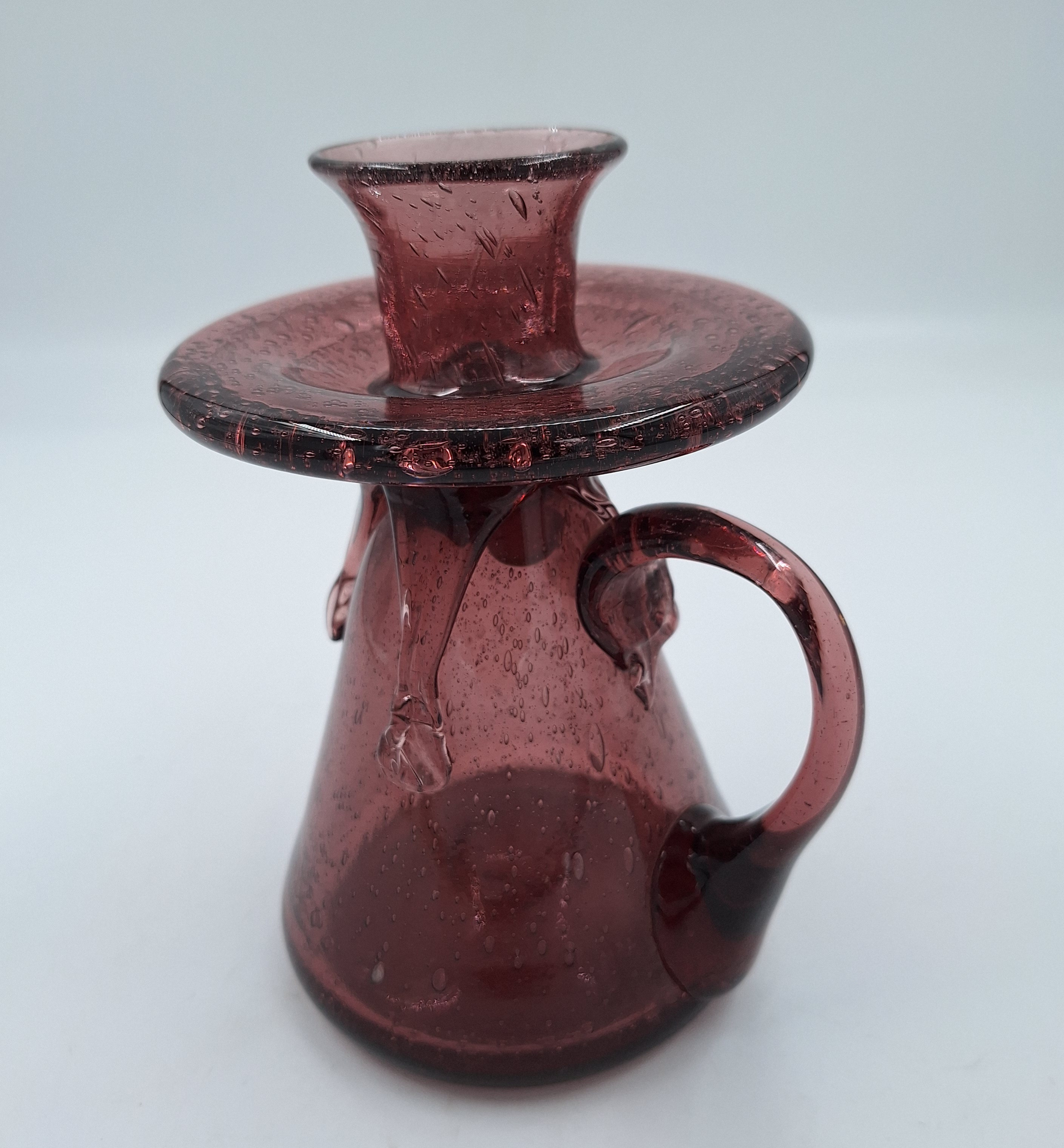 Voir photo 5 de Grand bougeoir en verre bullé améthyste, attribué à Biot Grand bougeoir en verre bullé améthyste, attribué à Biot Très bon état reconditionné photo 5